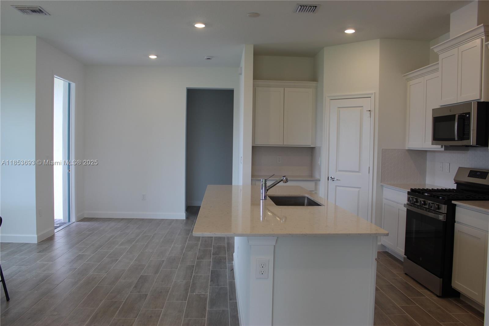 Property photo # 6