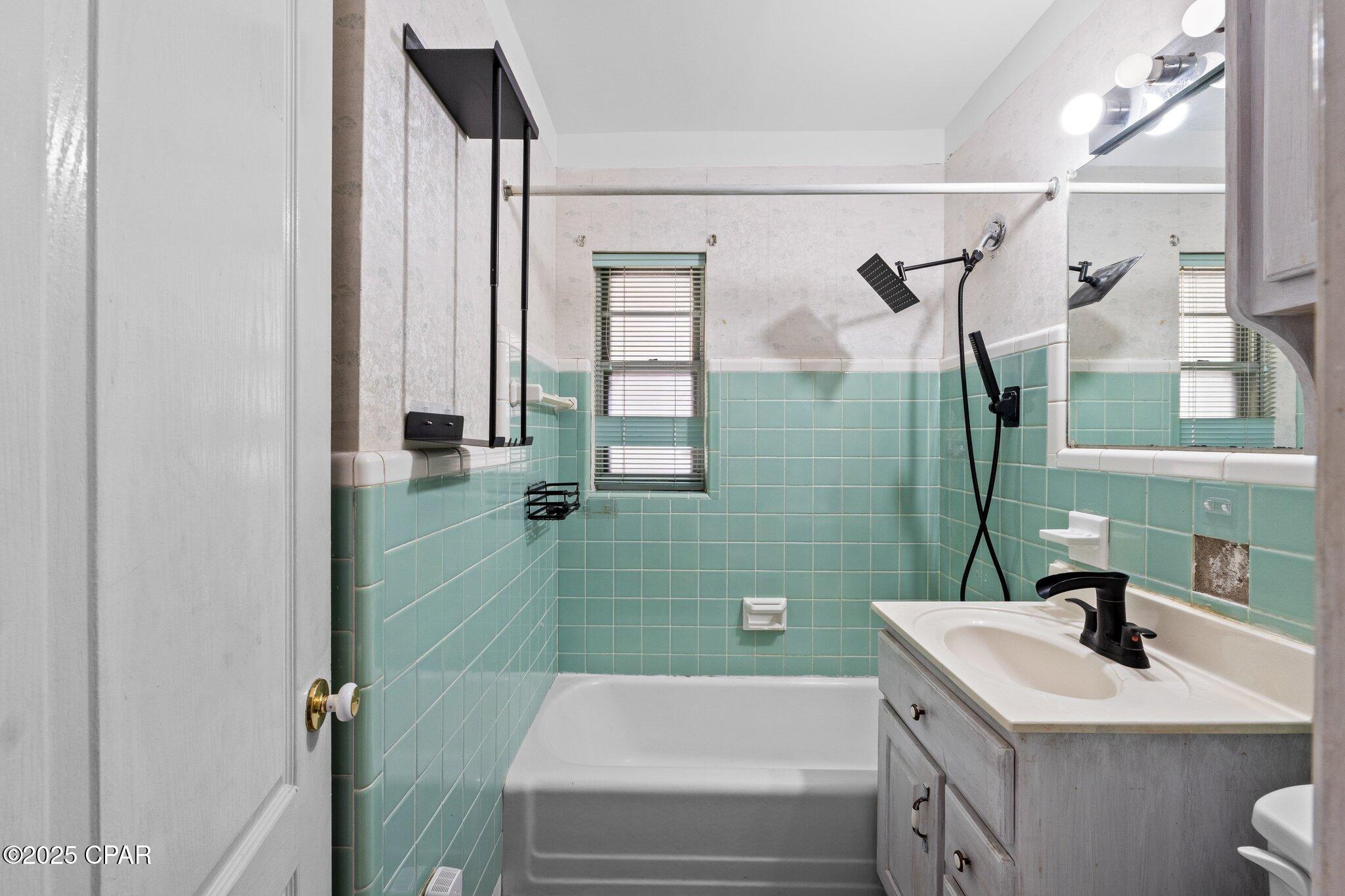 Vr2czr0laamn0oeozqkdcdjmcguofgq8blhupy8ub_o