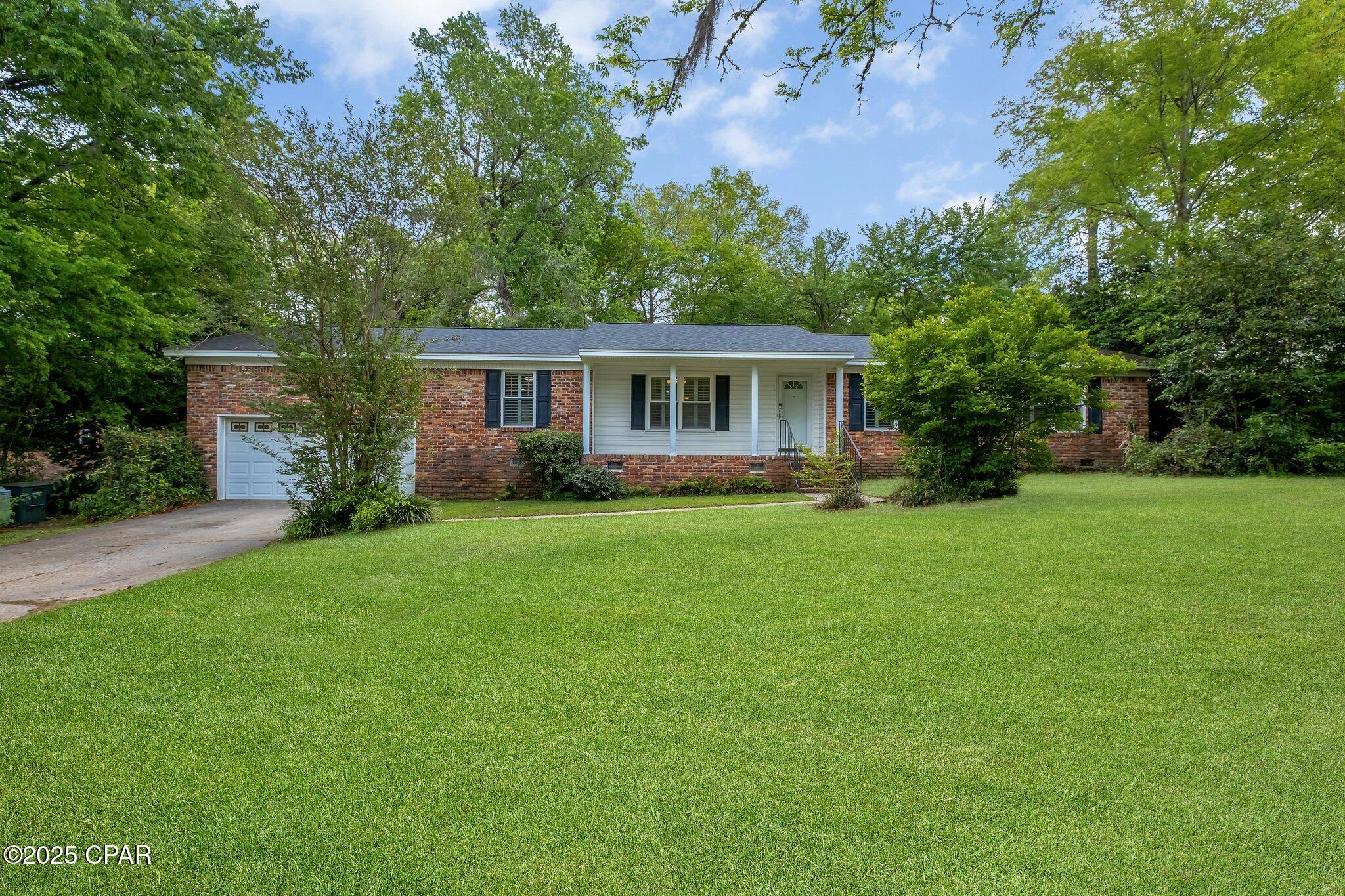 Listing photo id 1 for 2501 Debden Court