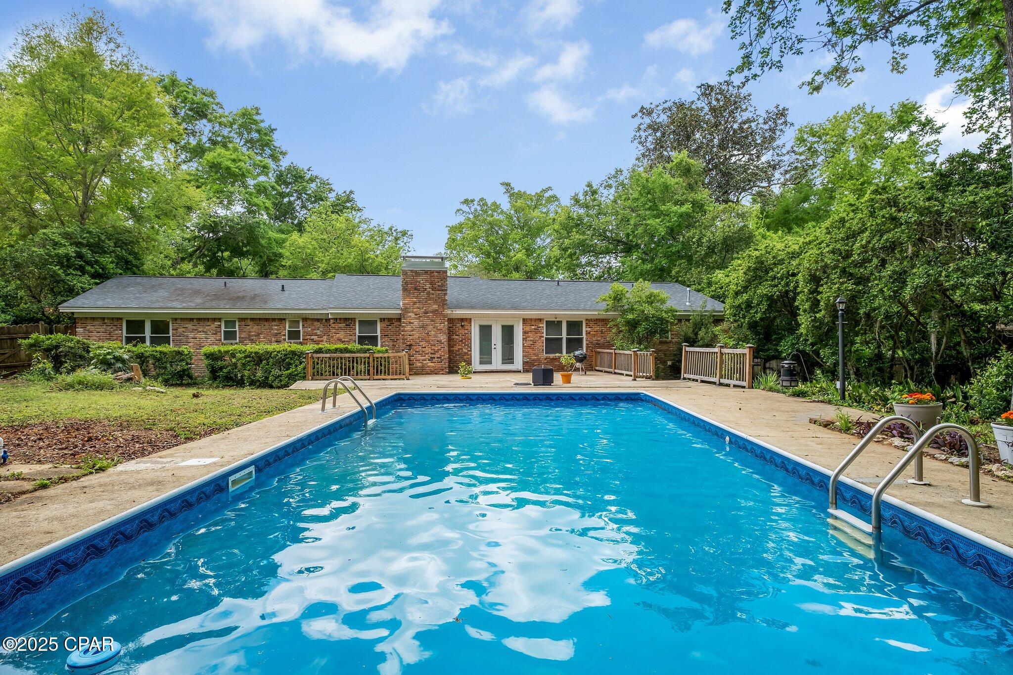 Listing photo id 10 for 2501 Debden Court