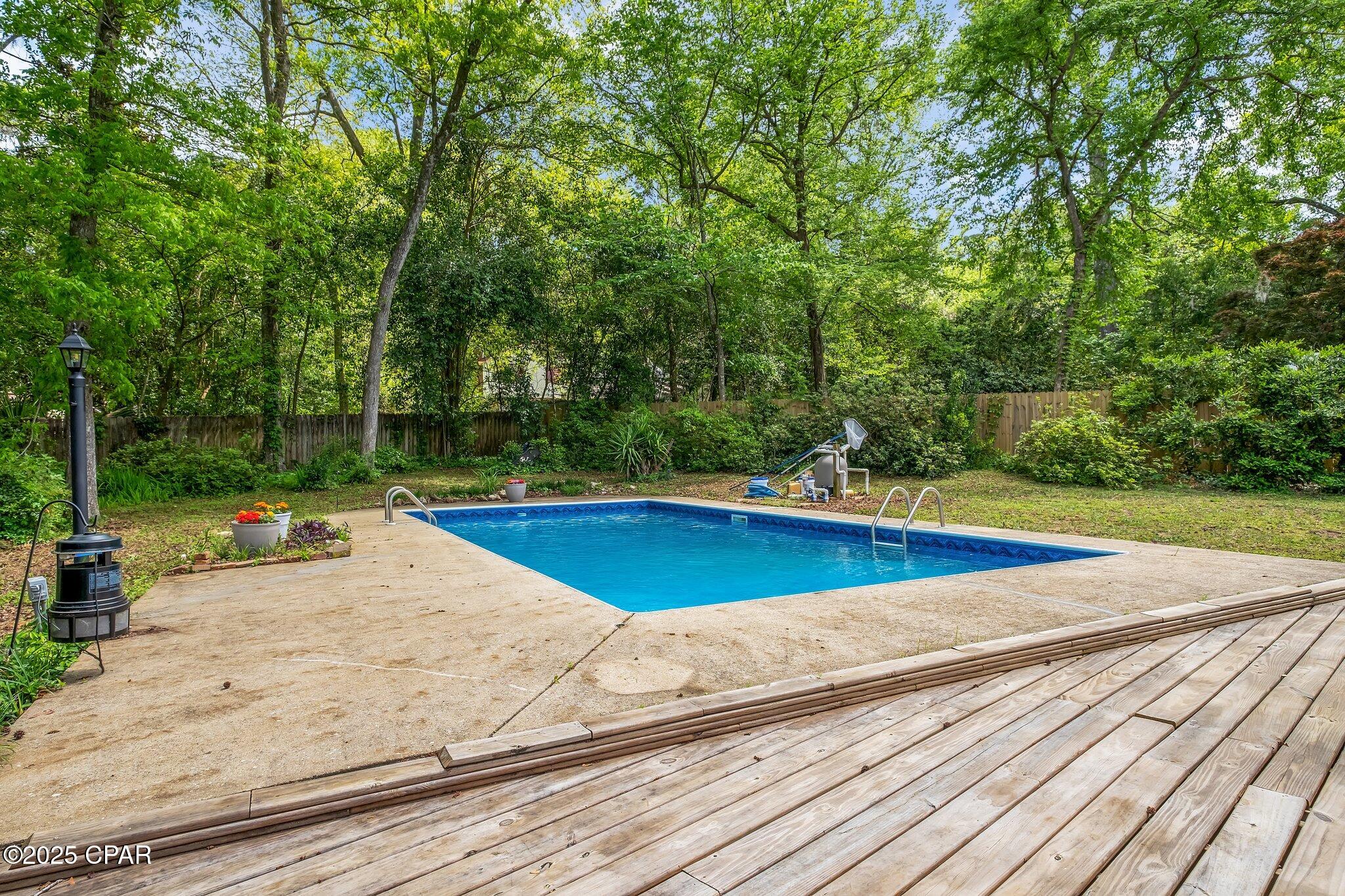 Listing photo id 14 for 2501 Debden Court