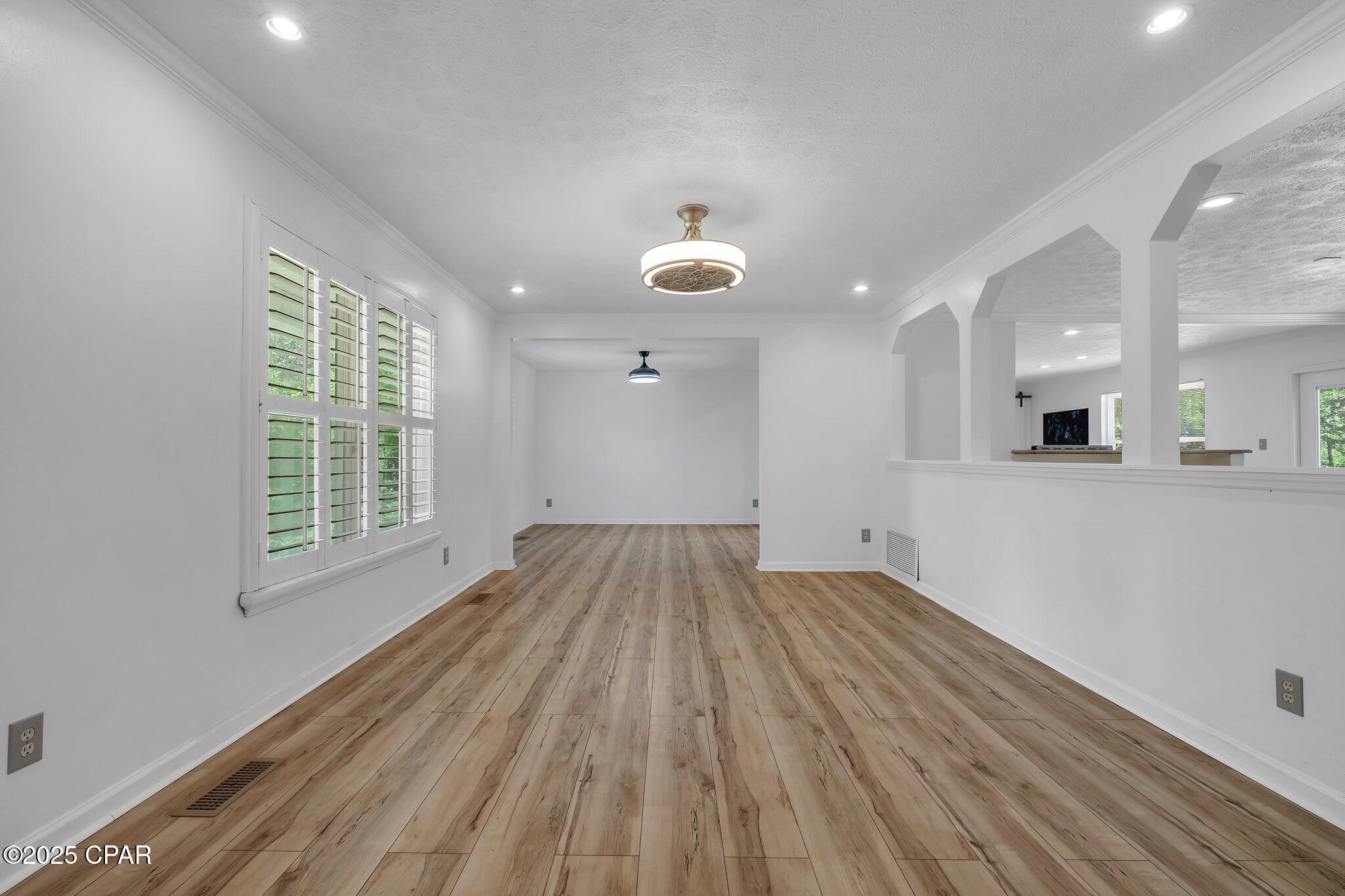 Listing photo id 17 for 2501 Debden Court