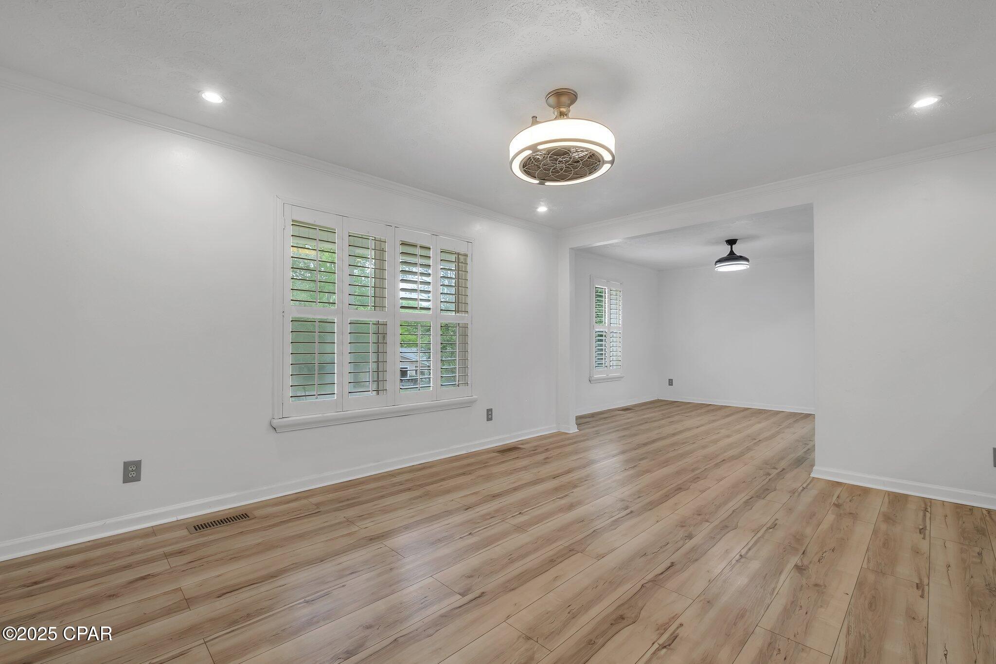 Listing photo id 19 for 2501 Debden Court