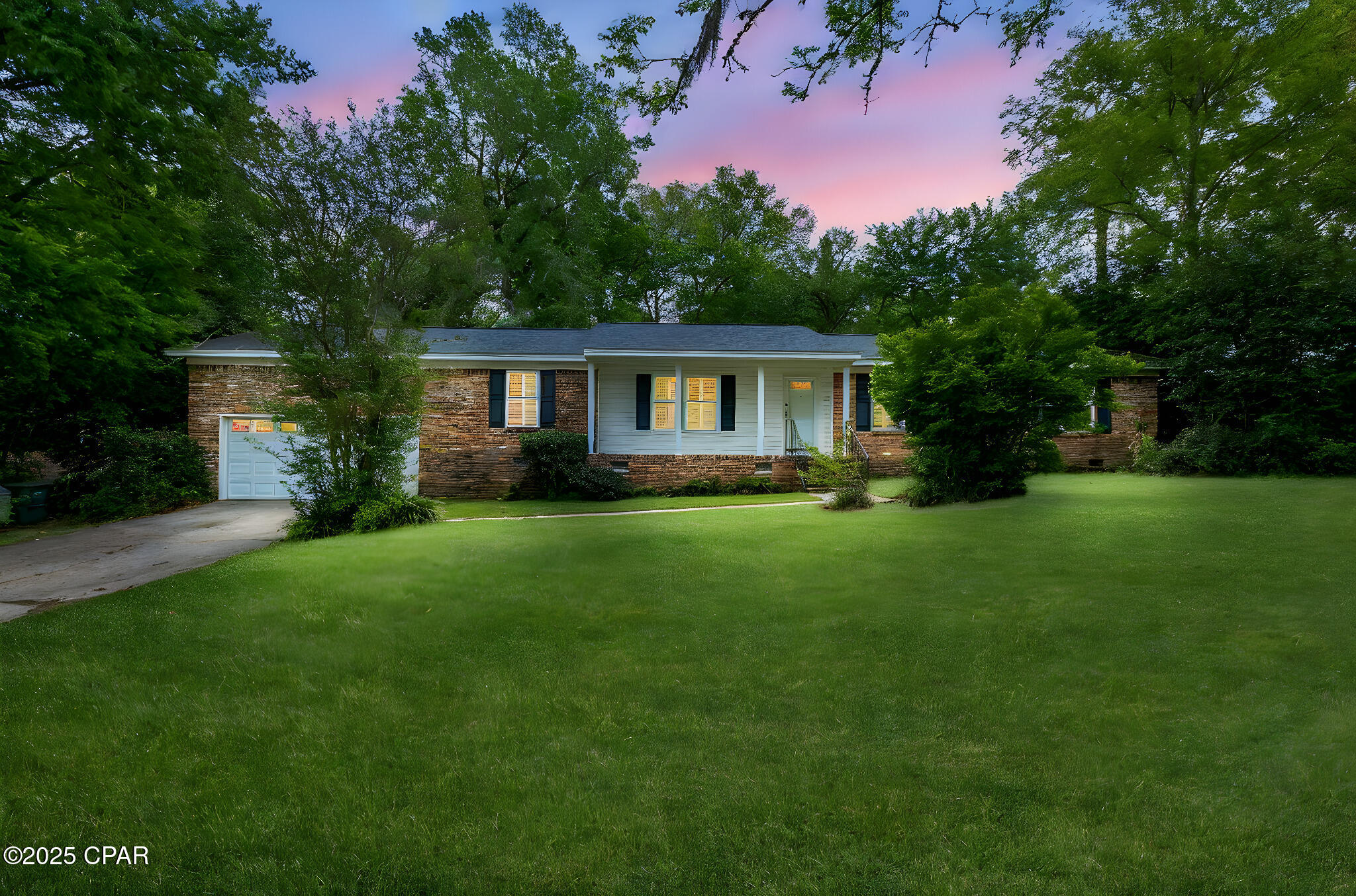 Listing photo id 2 for 2501 Debden Court