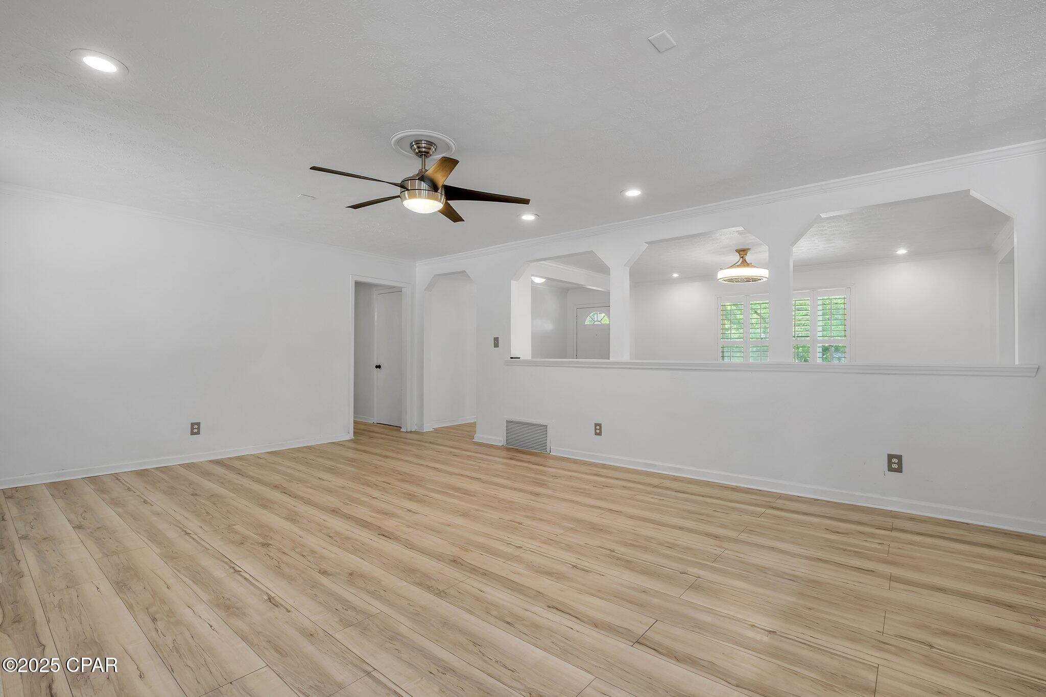 Listing photo id 23 for 2501 Debden Court