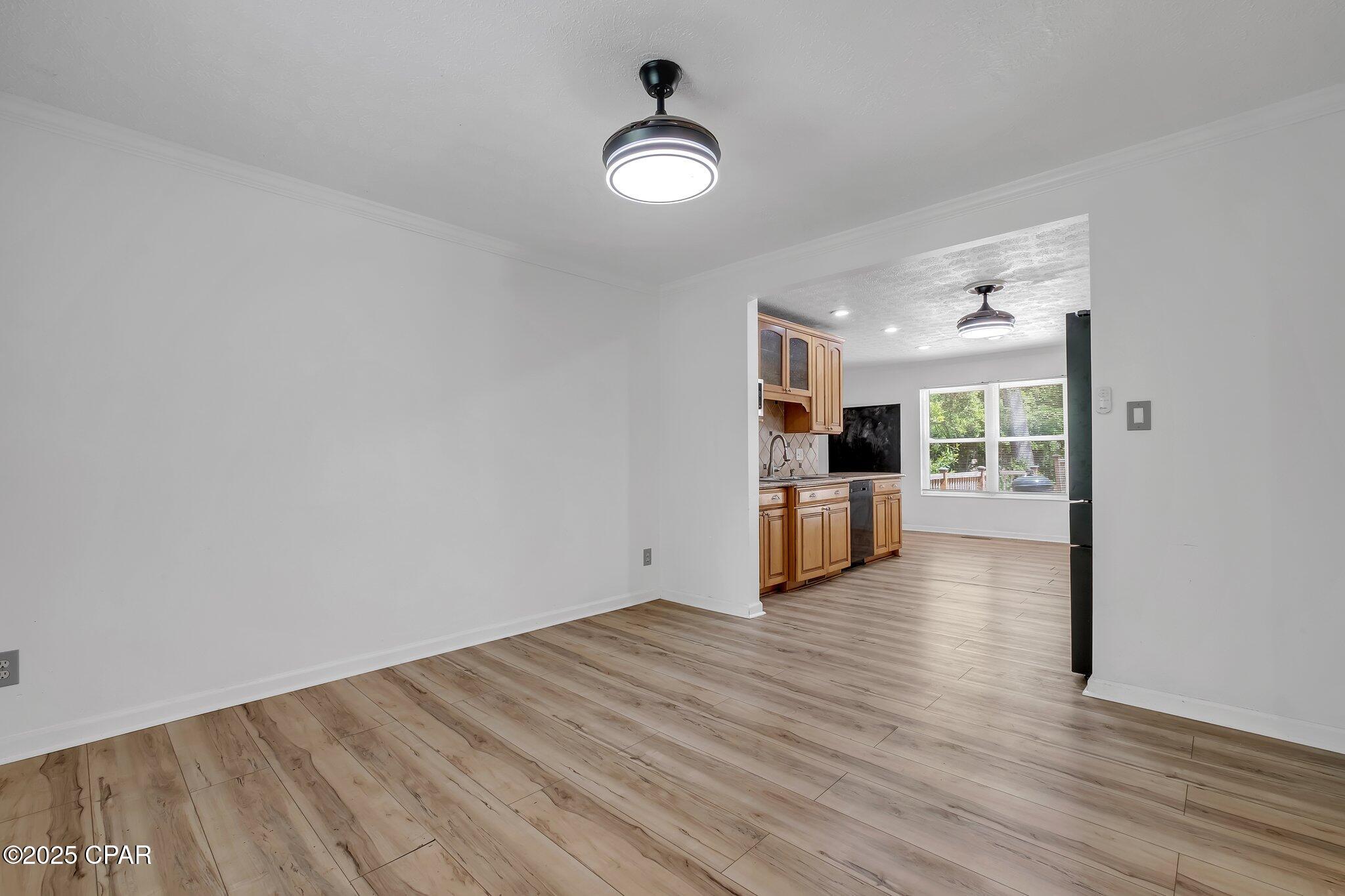 Listing photo id 24 for 2501 Debden Court