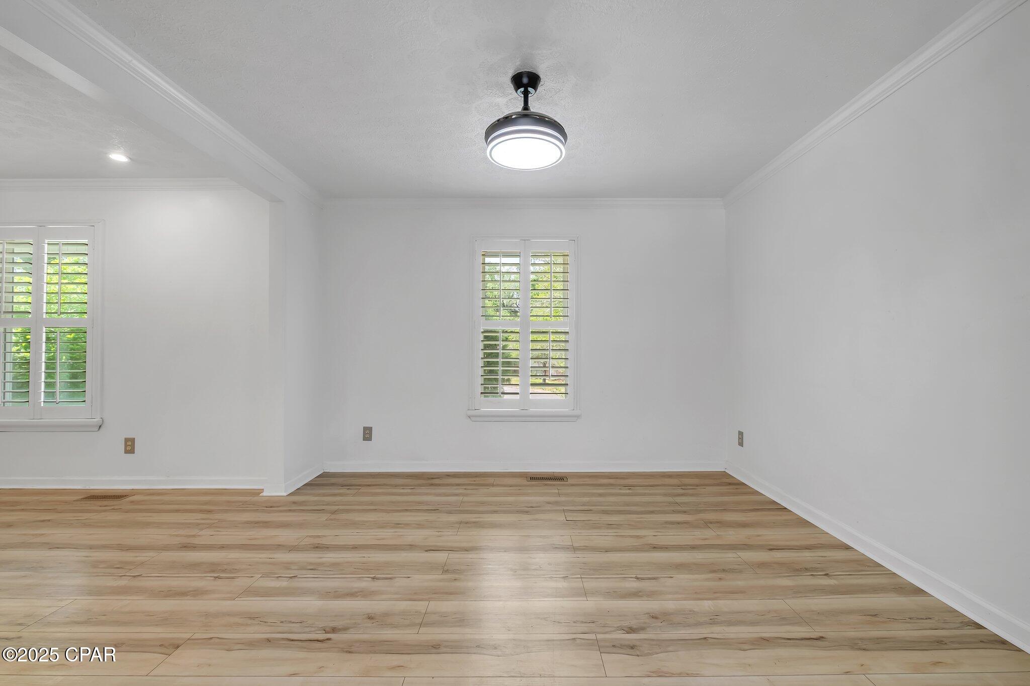 Listing photo id 26 for 2501 Debden Court