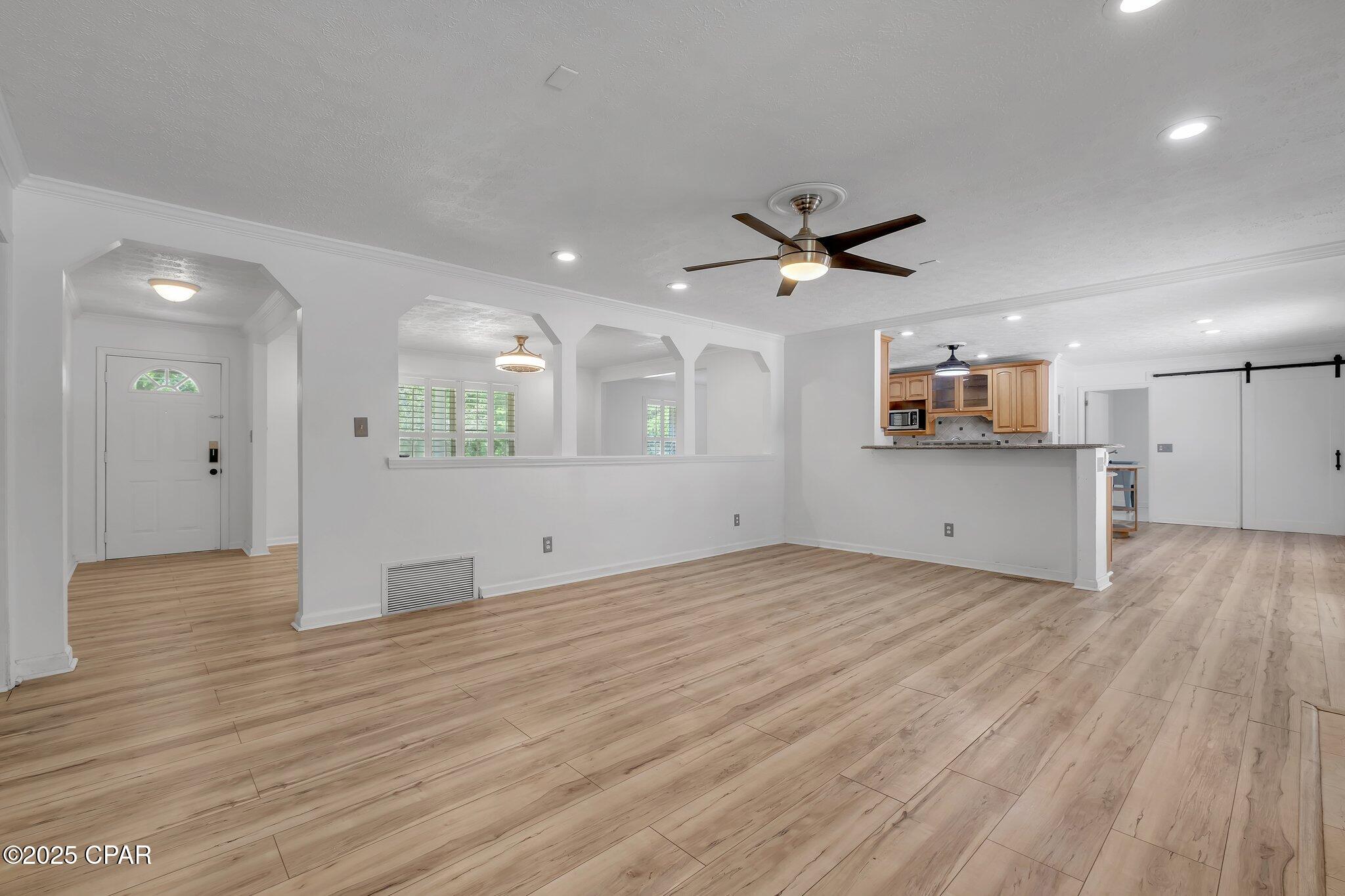 Listing photo id 31 for 2501 Debden Court