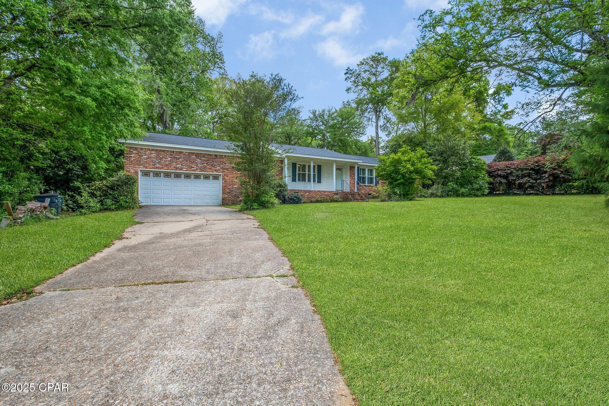 Listing photo id 4 for 2501 Debden Court