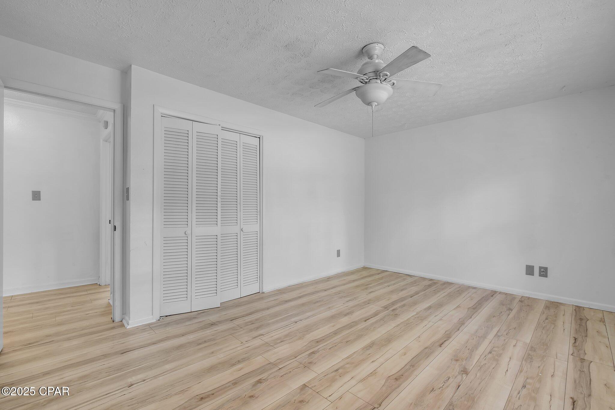 Listing photo id 47 for 2501 Debden Court