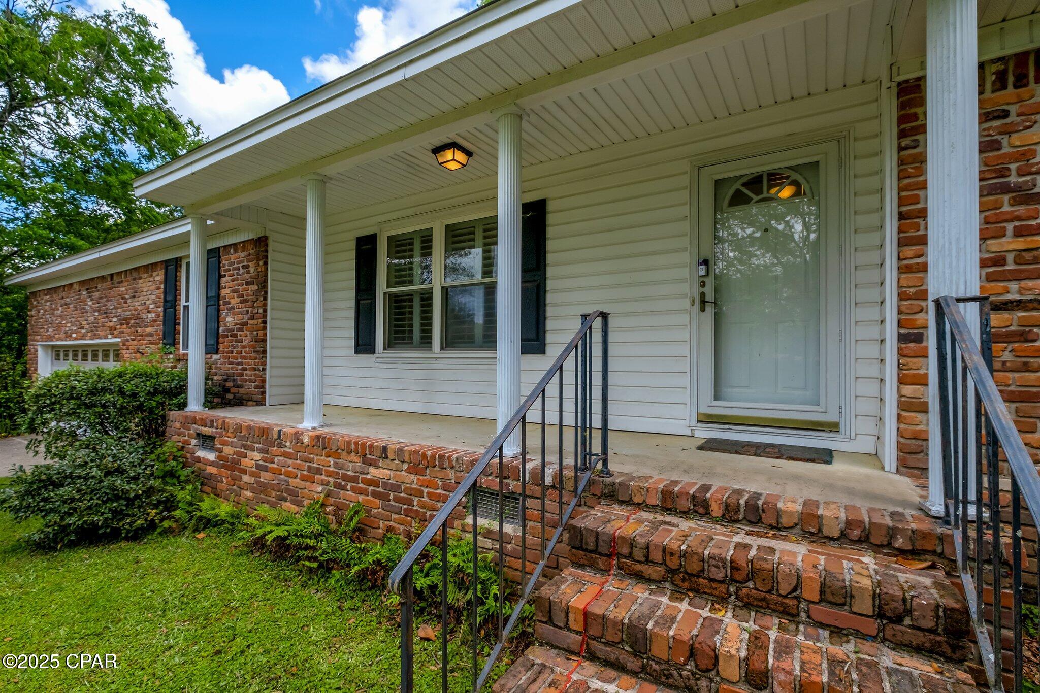 Listing photo id 5 for 2501 Debden Court