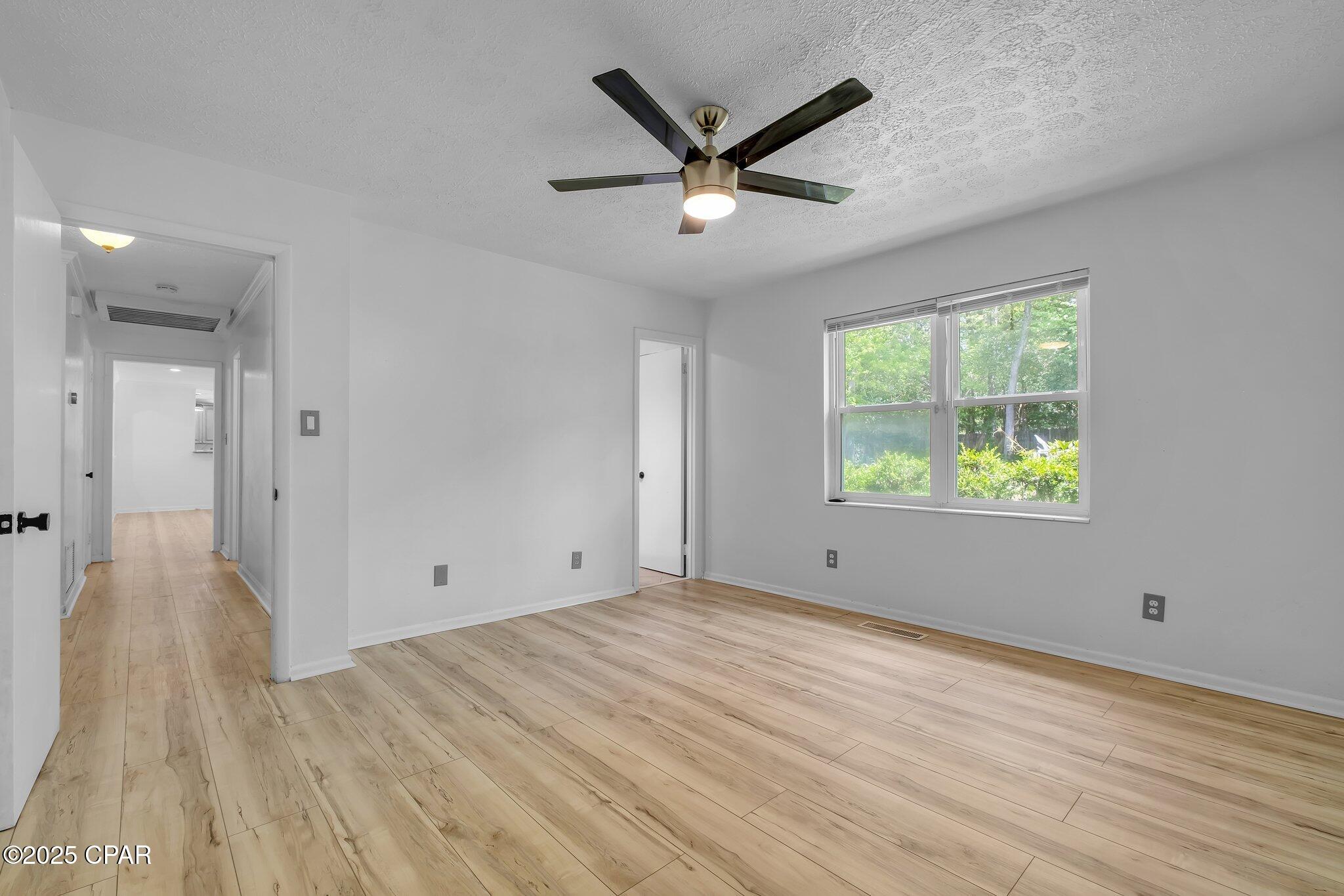 Listing photo id 51 for 2501 Debden Court