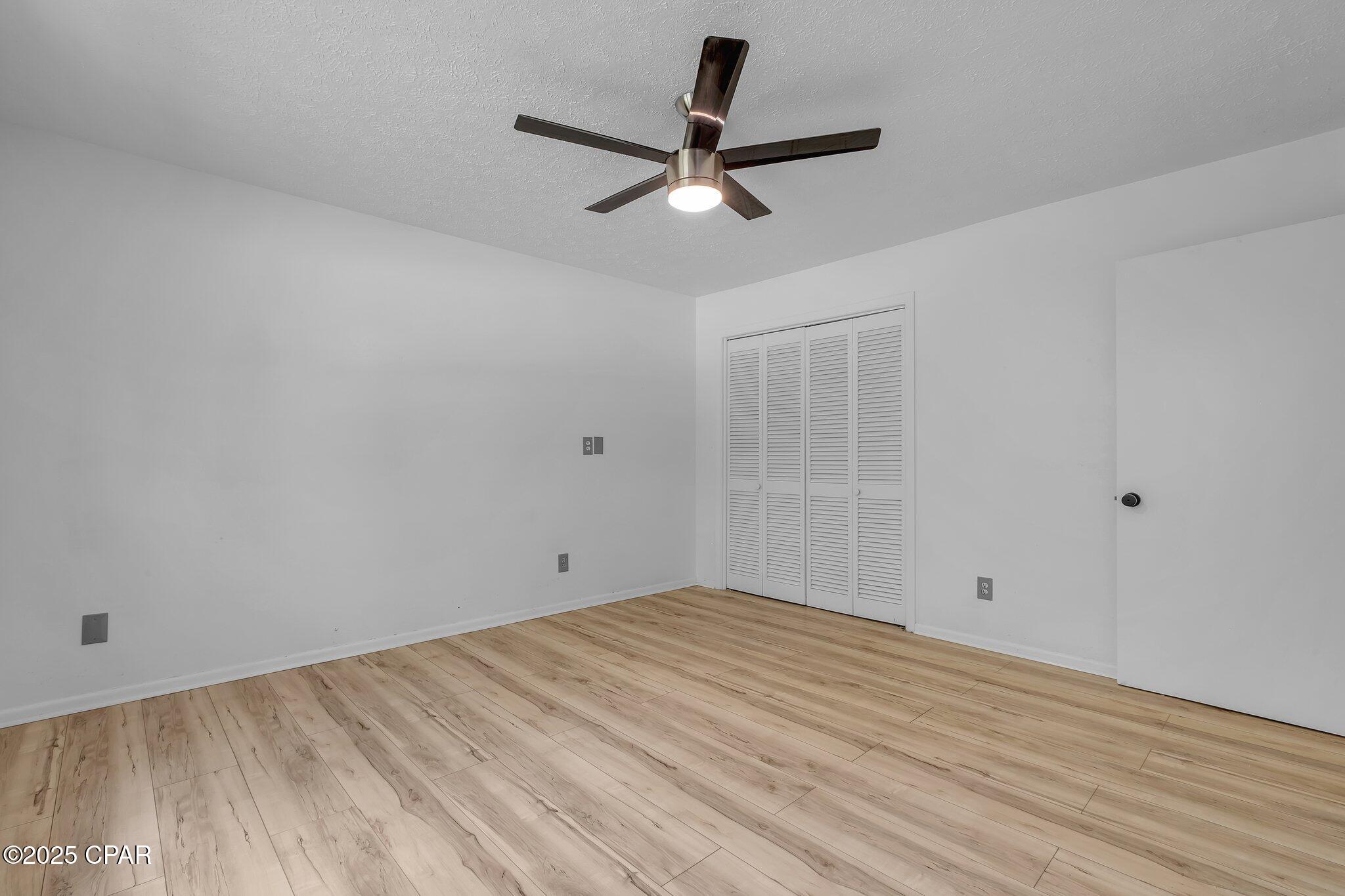 Listing photo id 53 for 2501 Debden Court