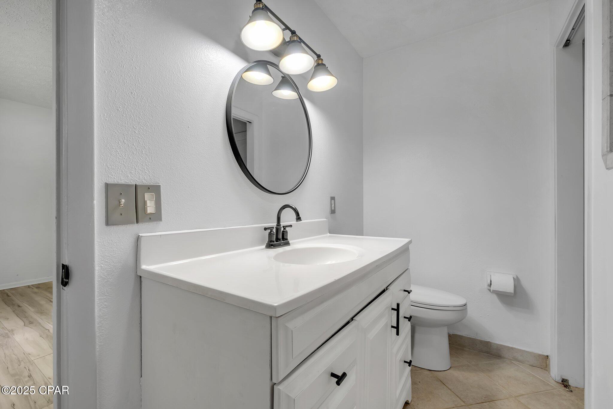 Listing photo id 55 for 2501 Debden Court