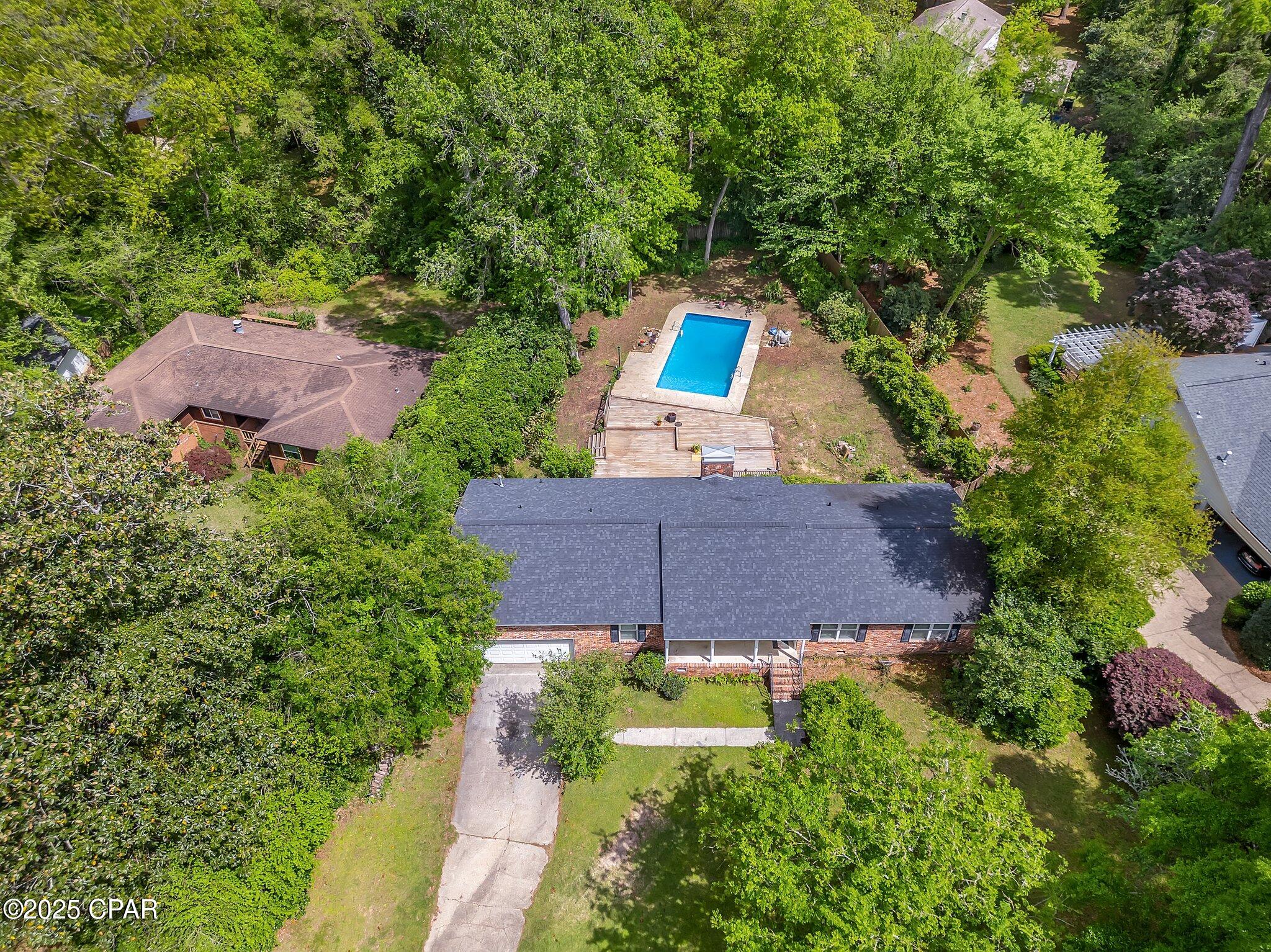 Listing photo id 7 for 2501 Debden Court