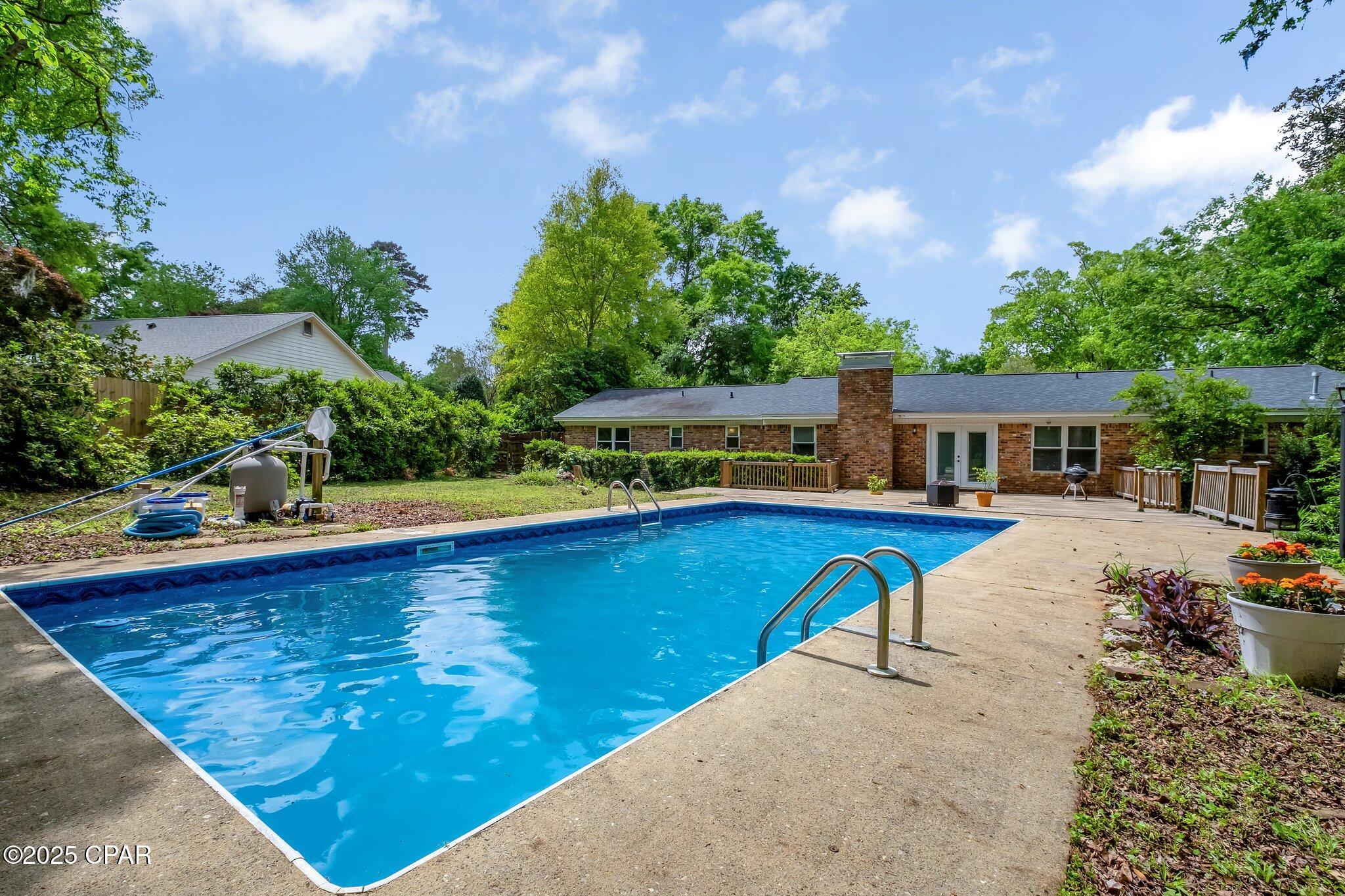 Listing photo id 8 for 2501 Debden Court