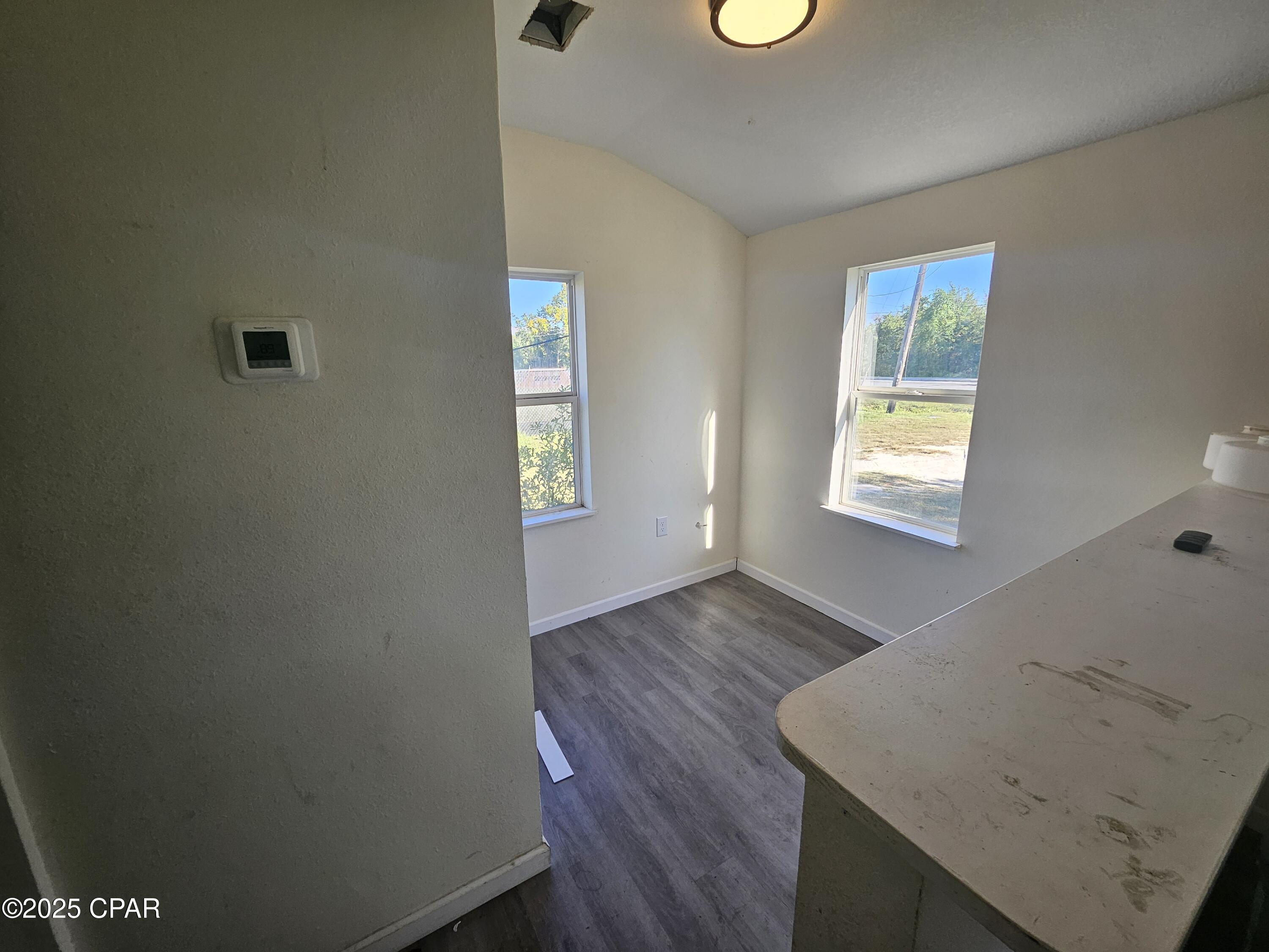 Image 6 For 5205 11 Street