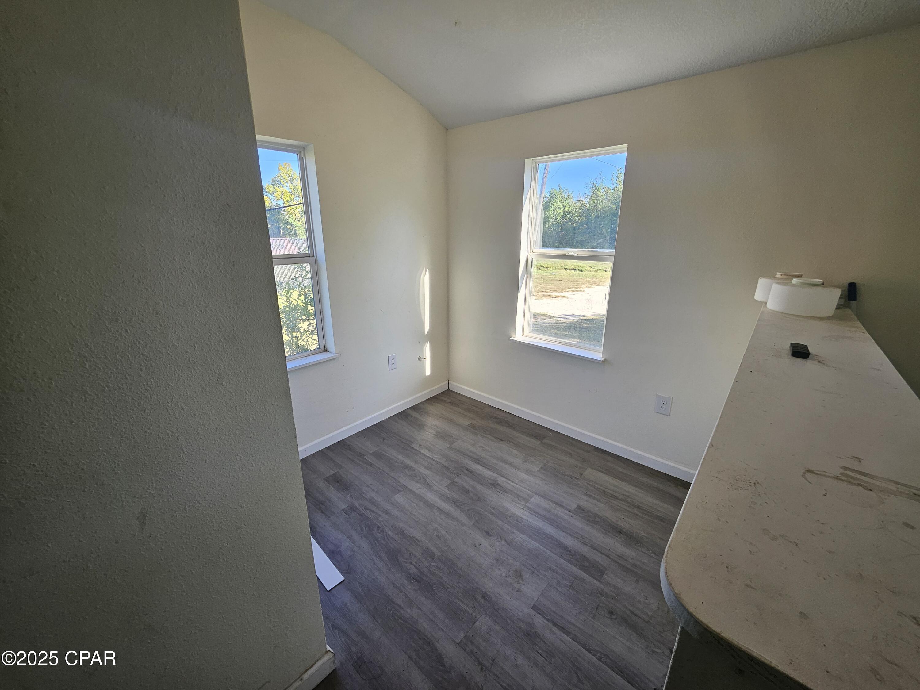 Image 8 For 5205 11 Street