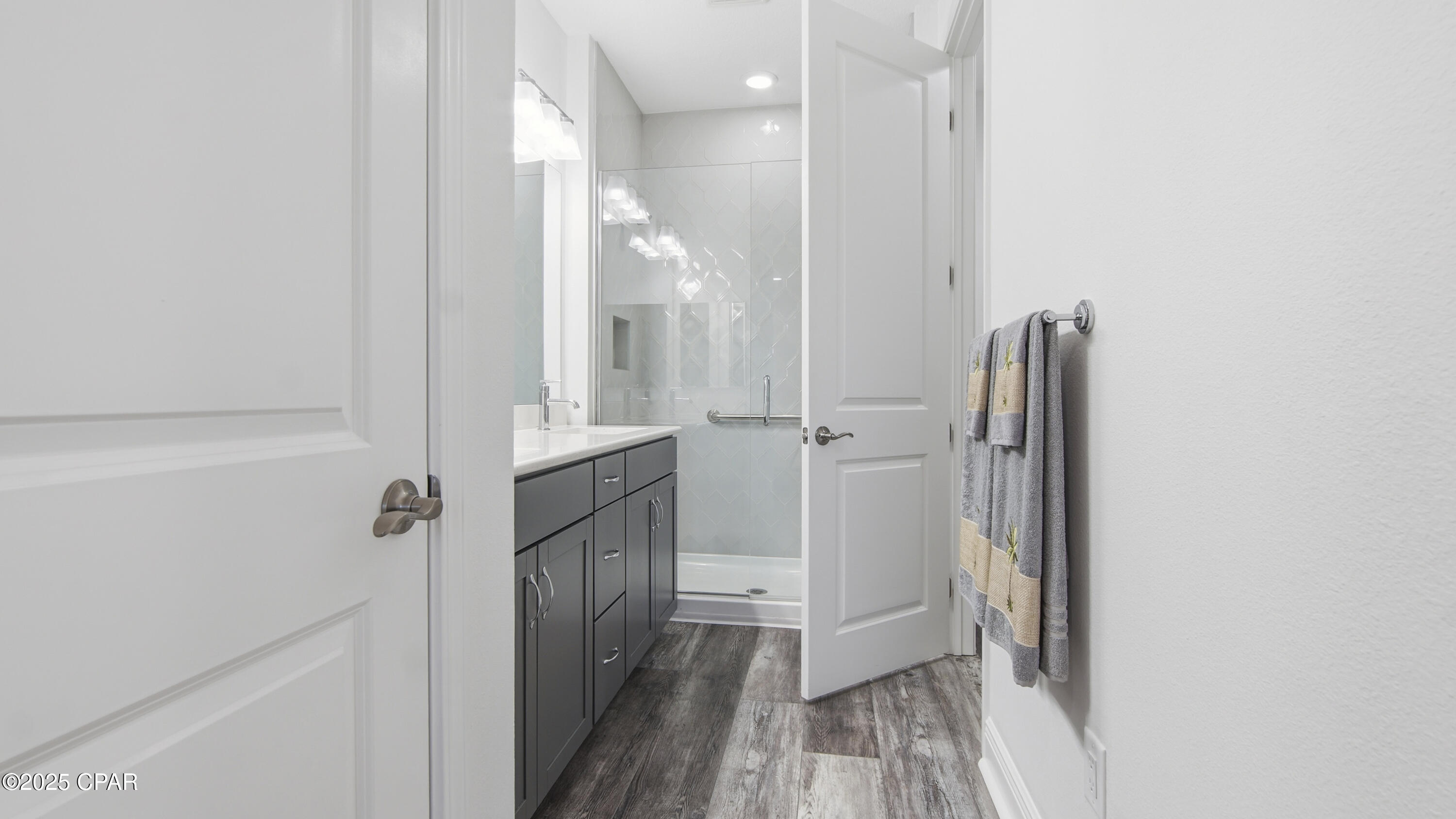 Image 17 For 8613 Shell Sink Drive