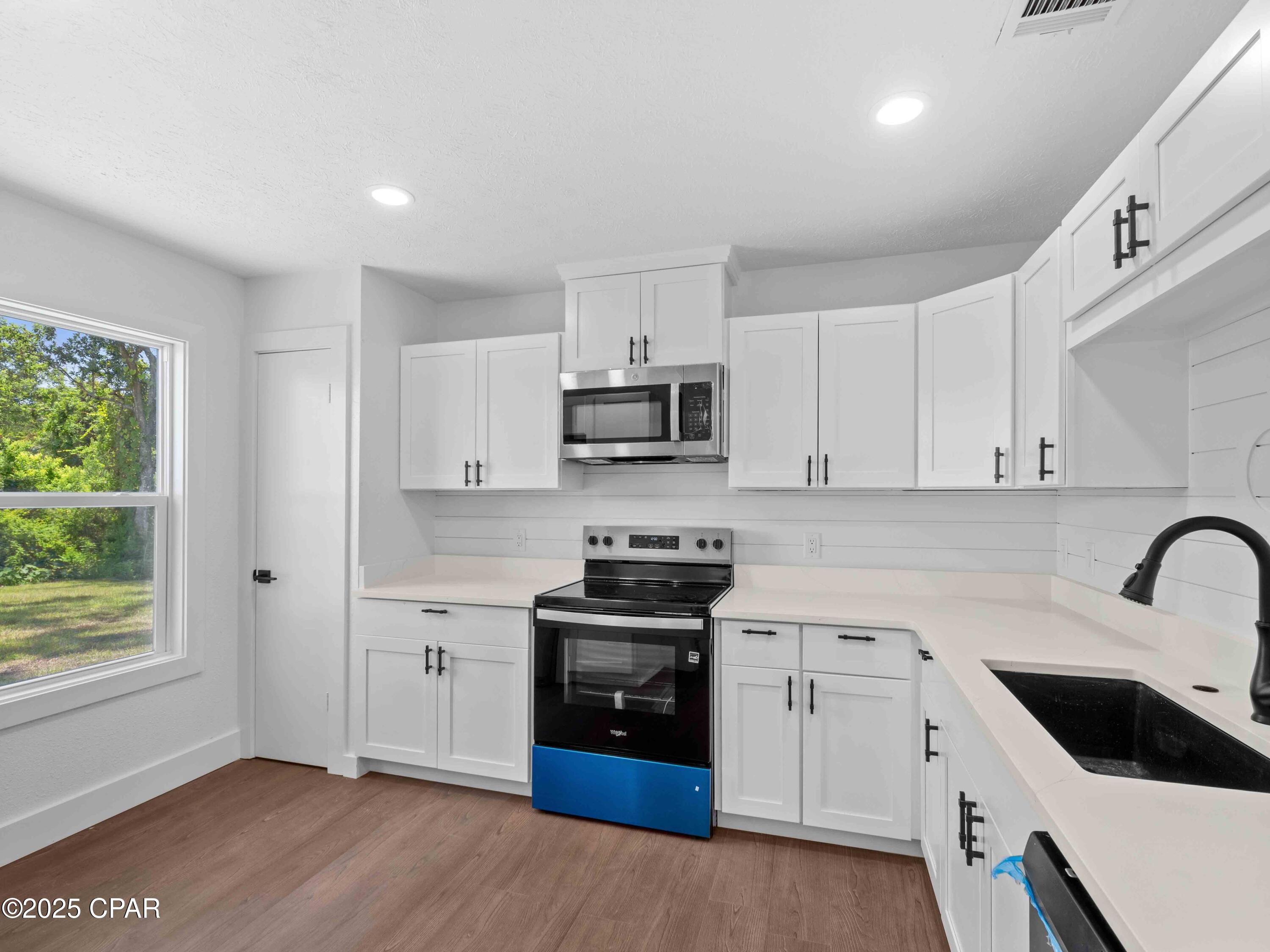 46qqwu7lav_fgrwq9lirwgylmzuhruz He__lakrdrs