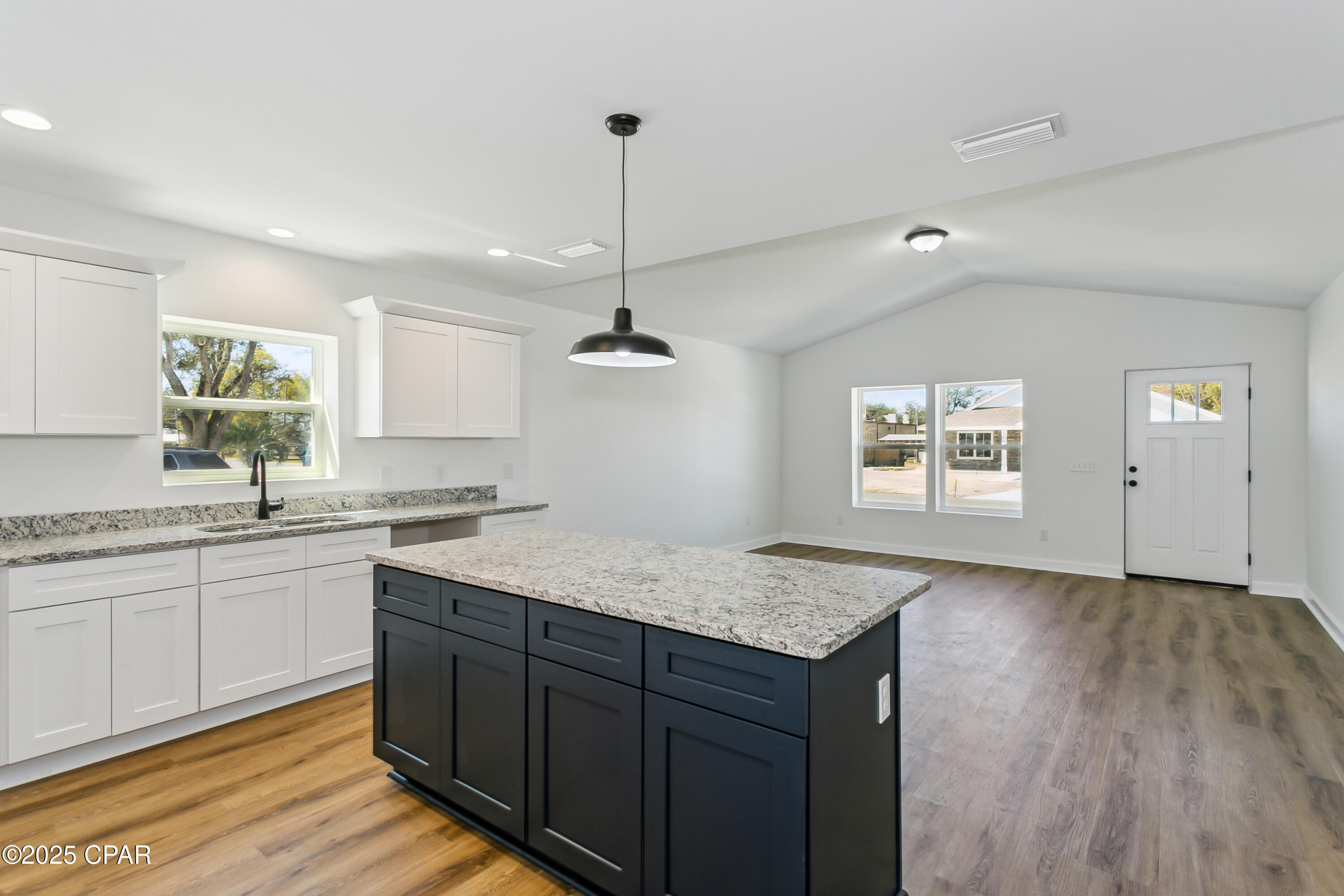 Image 8 For 721 Arrow Street
