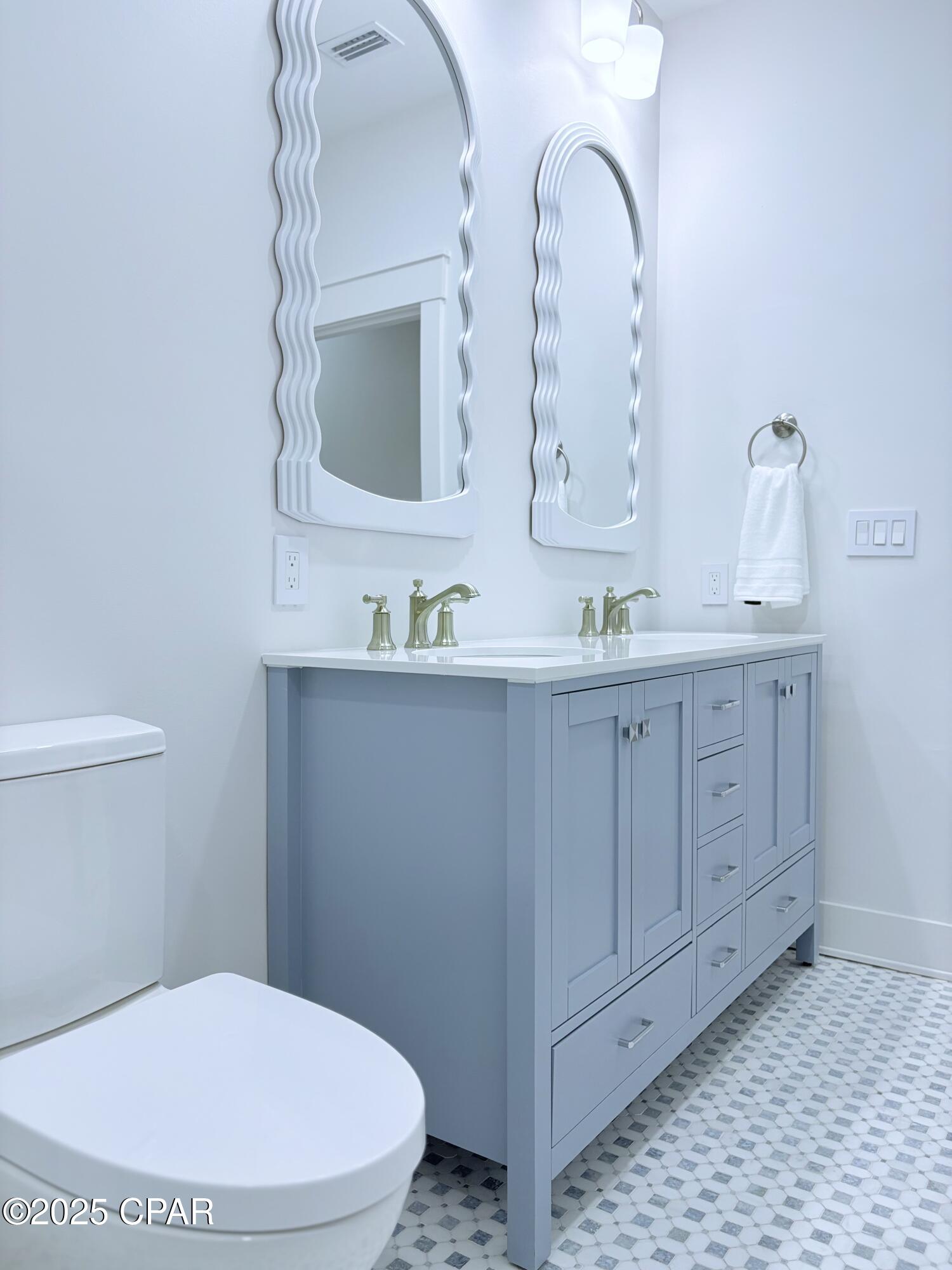 Chj3j4ihj8zjezr2xm V9r4icuftvmcdrokogjlgipi