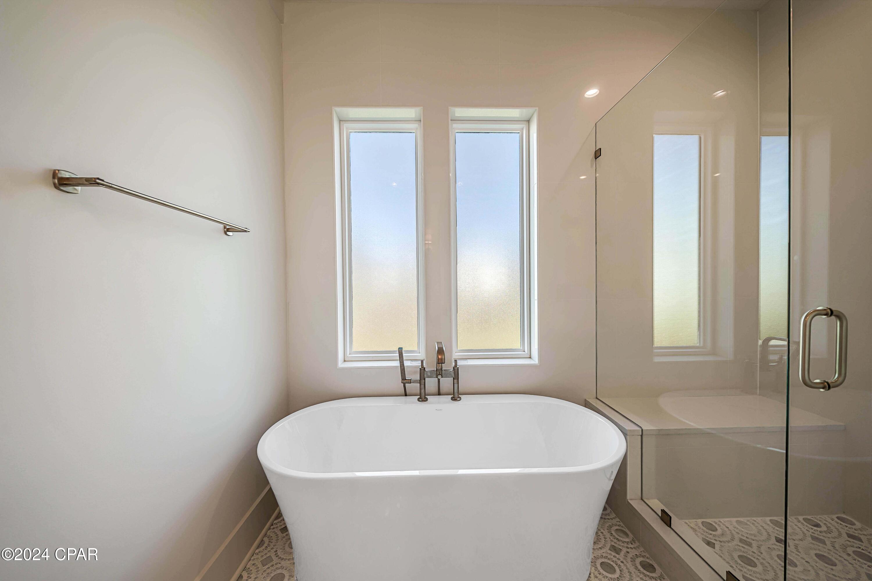 6om7jxm_atkegtp Qmnn3icl 7yp3xmvox_n9rsbmw8