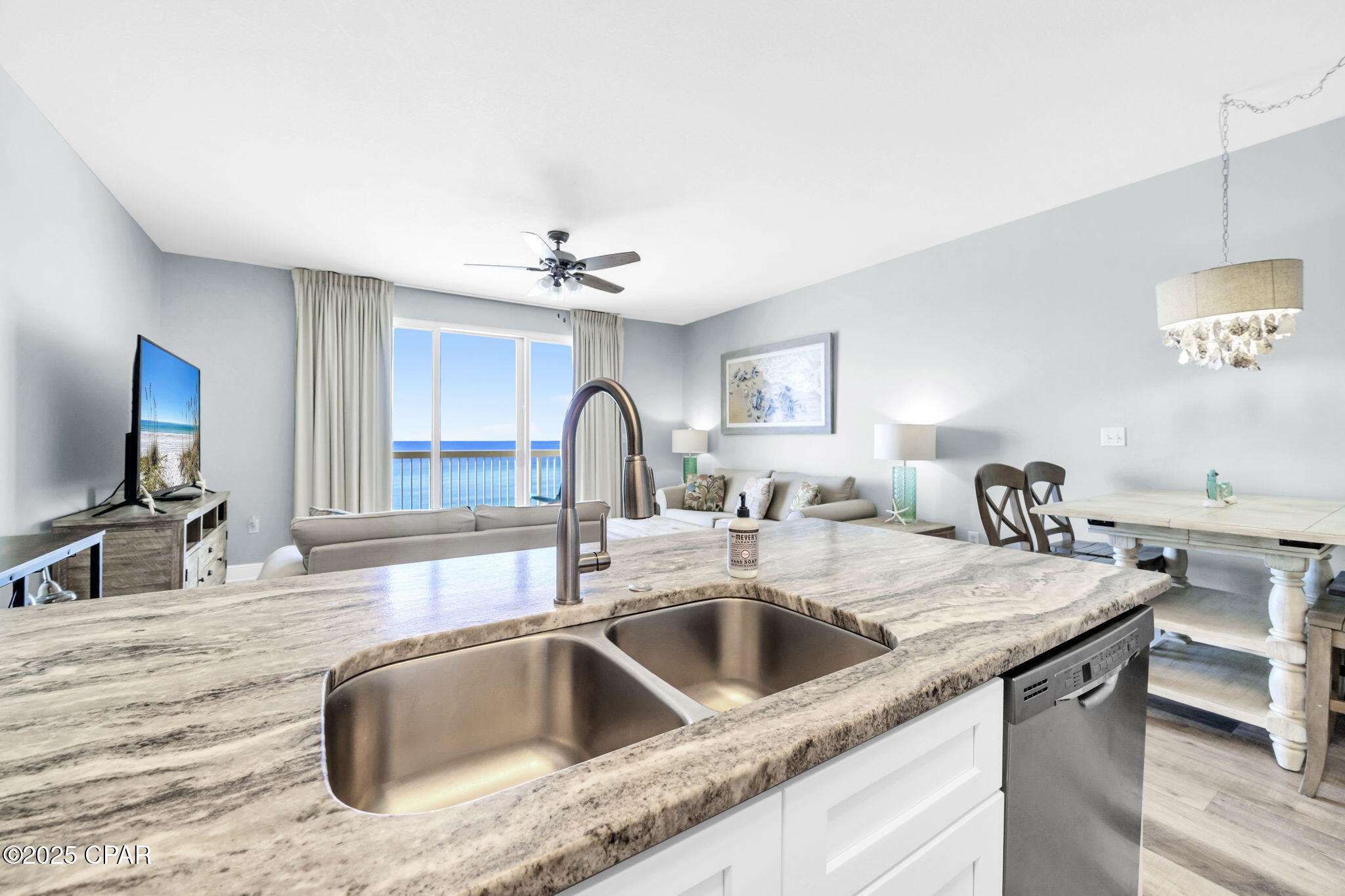 8guly1ch279quytuuqupw7on36k0jlufxt7xfgo2c_i