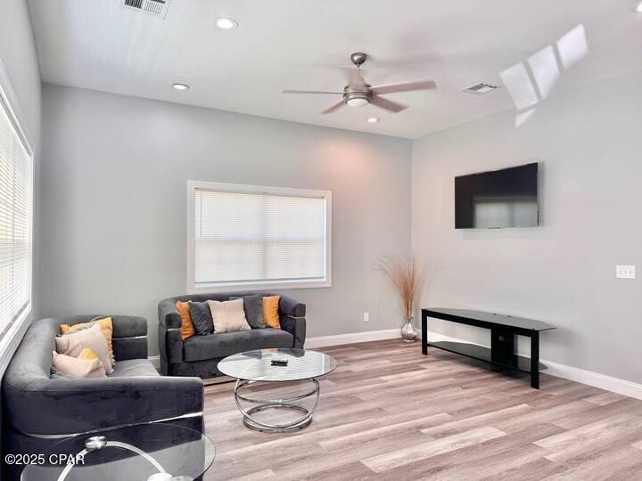 _lourzshtst5_3upzh Uyswtln_lqhsq_5xmyb5t0jq