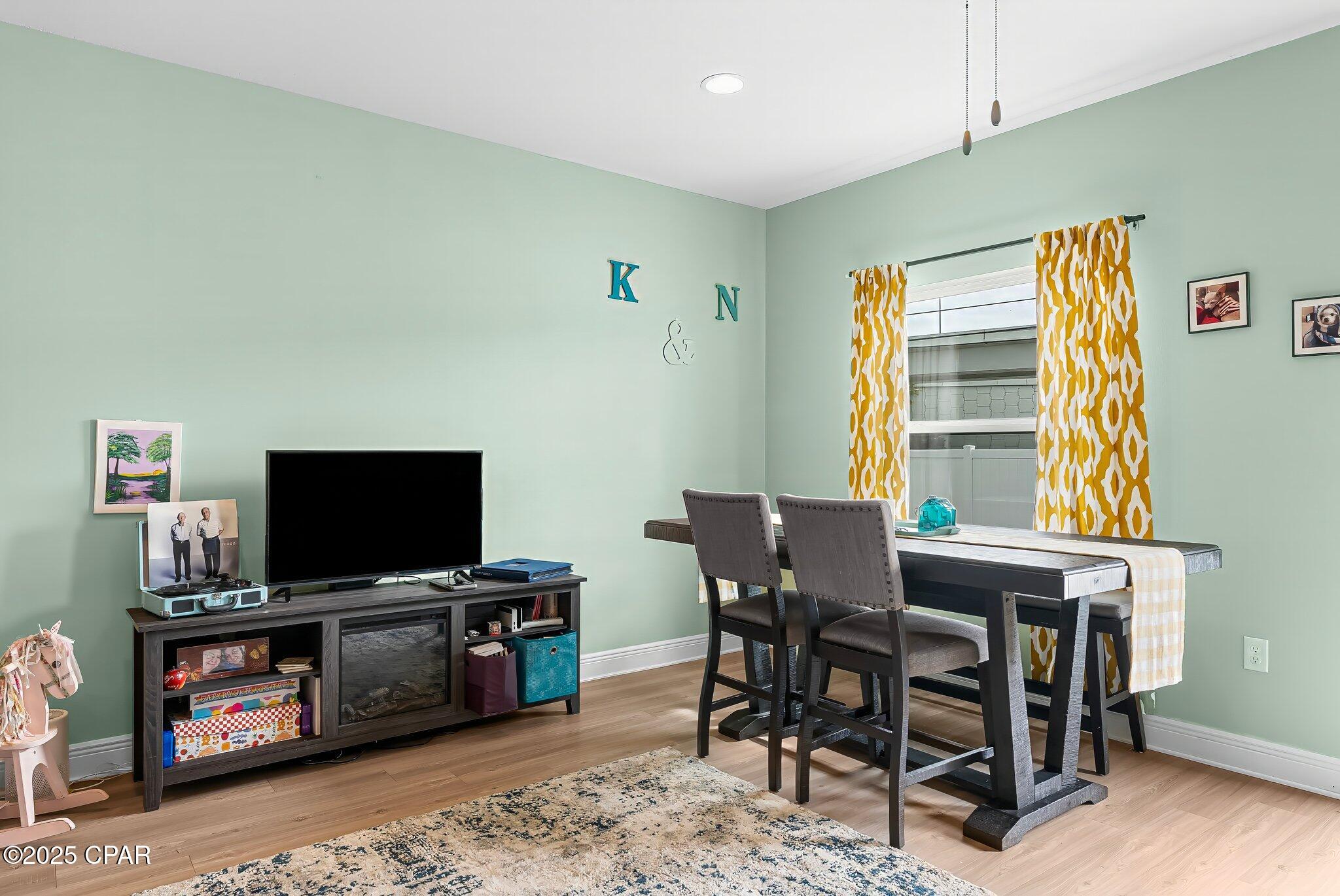 L2fm_vlqdqtlsfcwrrst6aszqffrs6hawffwmy32wu4