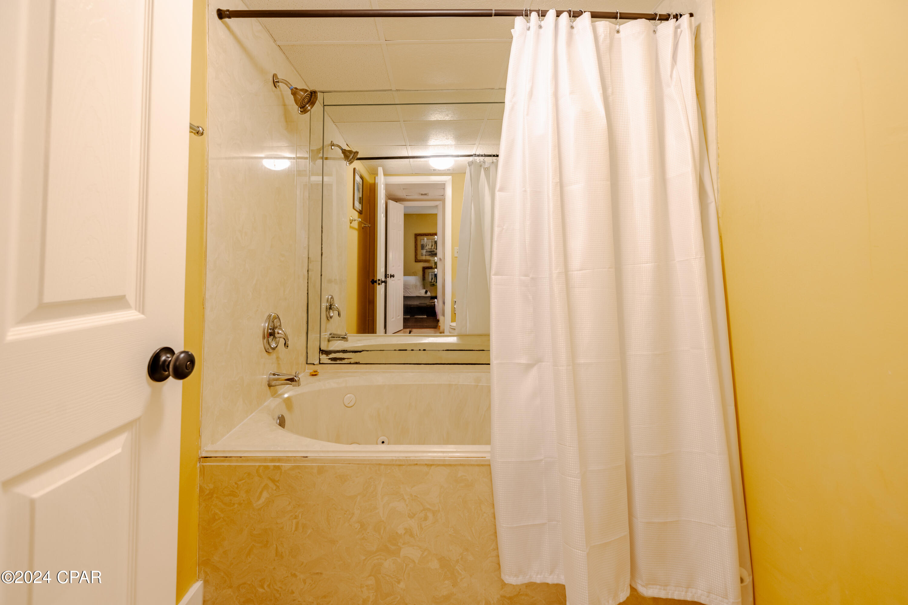 Listing photo id 15 for 11483 Front Beach Road 611