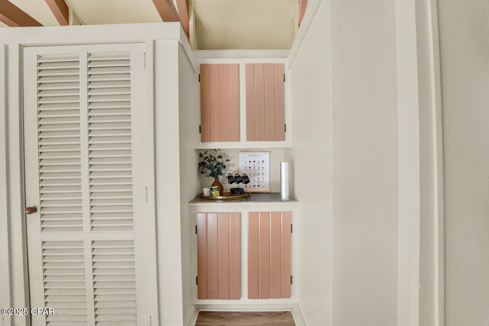 Image 14 For 672 Main Street