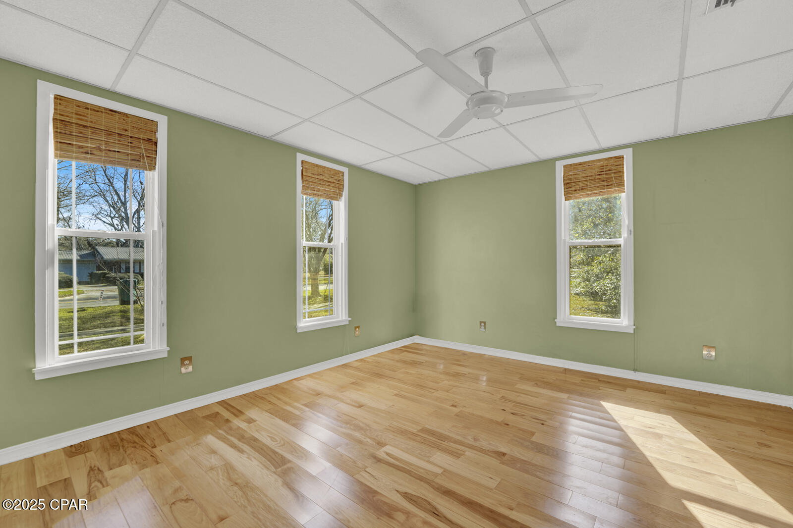 Image 45 For 672 Main Street