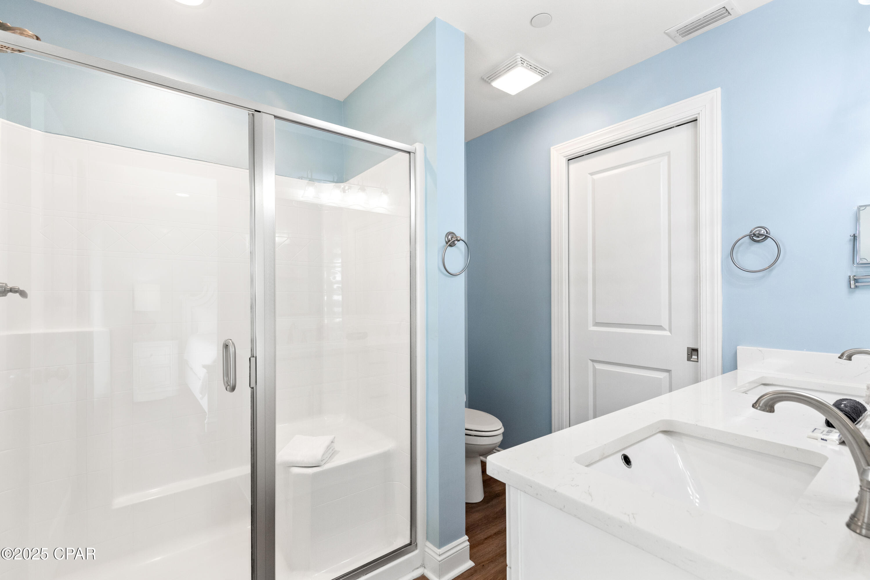 Ee3viw Ltgfcb7sffyjjcvj_hge Tgayw8cvzl7bjjk