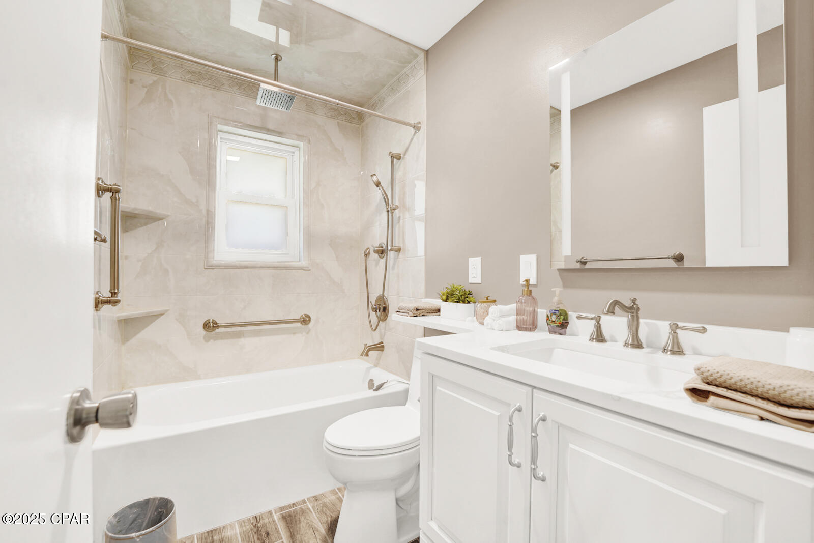 Vkr7gux Cfhenwynmot_3vtxrvef Isia14ky04 Kkc