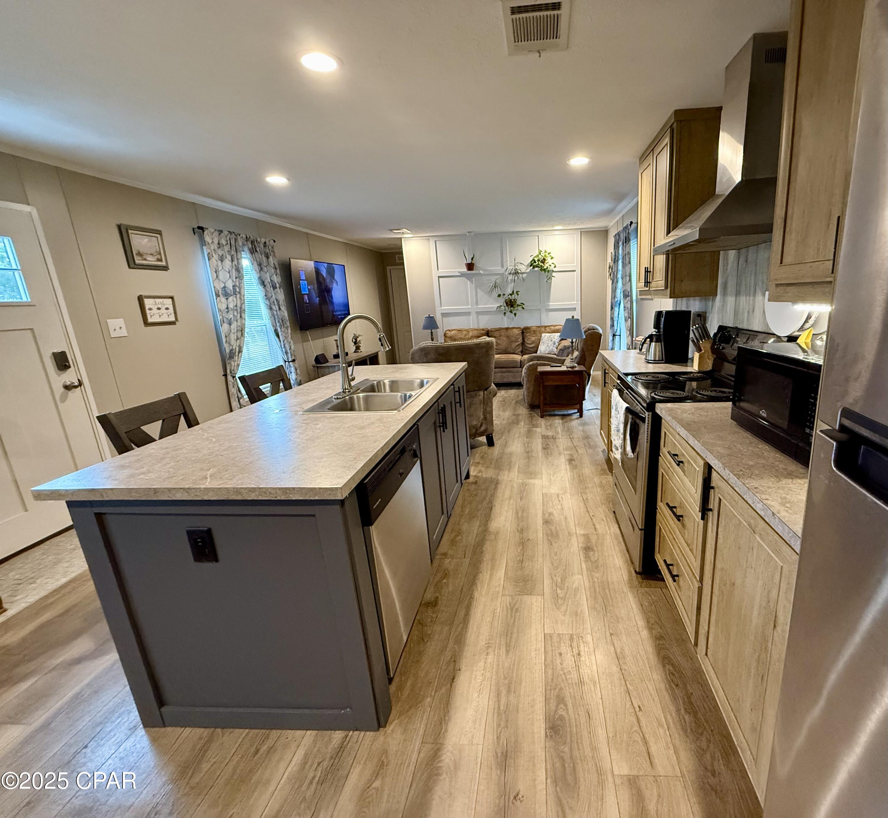 Tiqovsqmoiisdsxadaghlscd29tisqhh25_kuo_j2dy