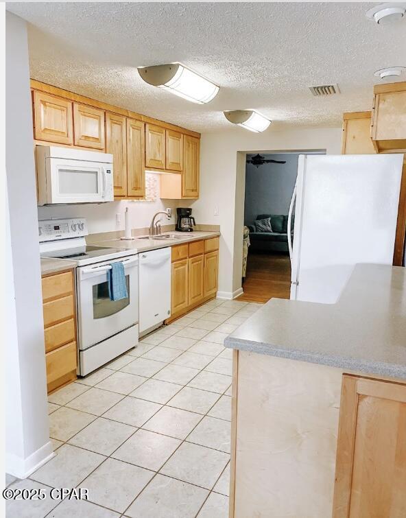 Image 11 For 5800 Pinetree Avenue