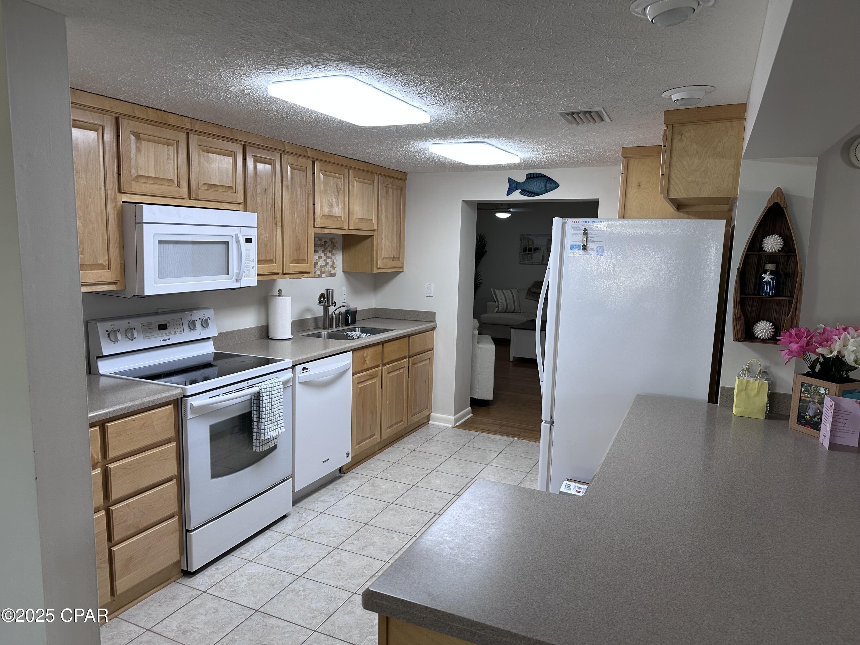 Image 12 For 5800 Pinetree Avenue