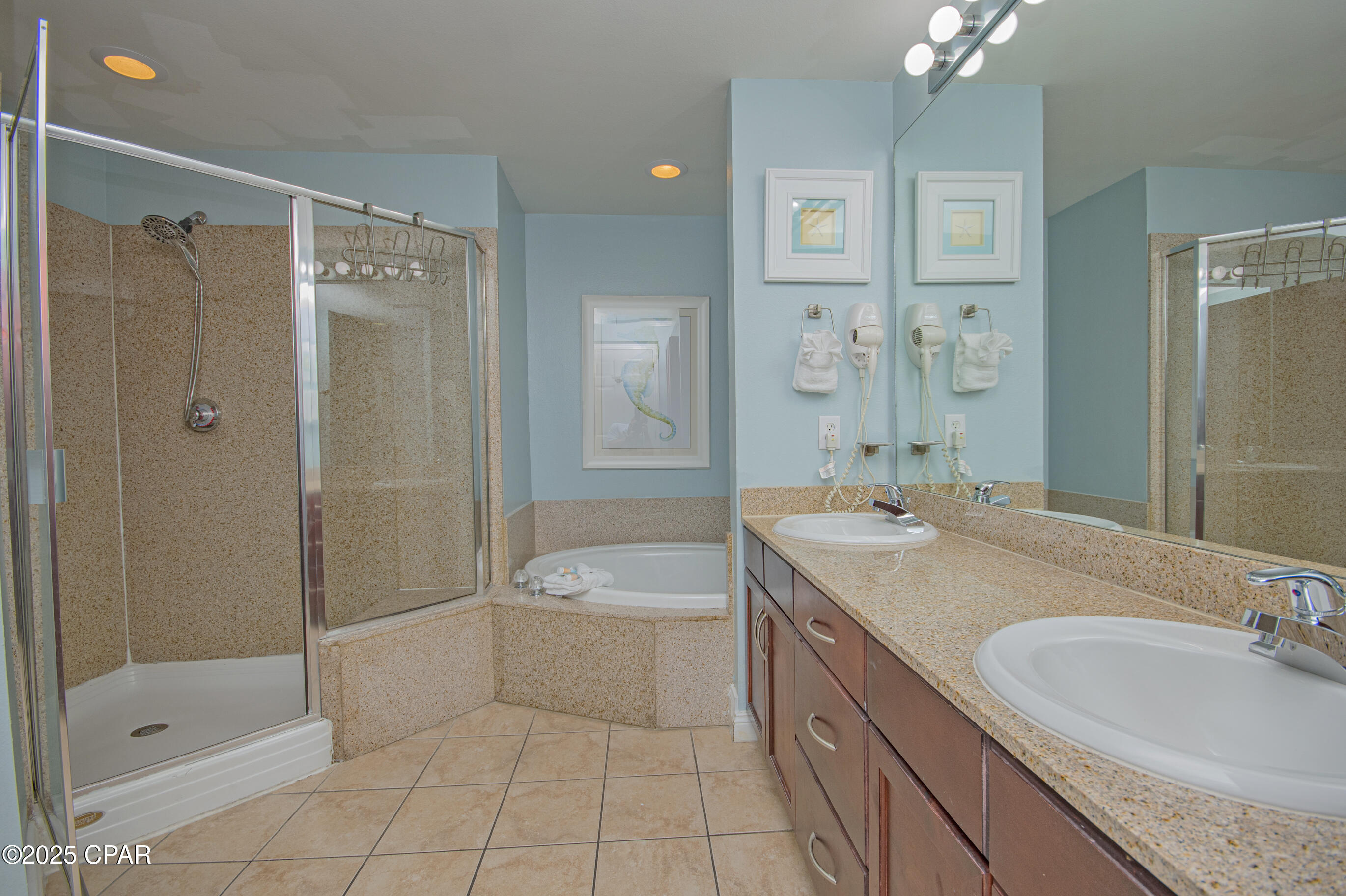 R1_3mfzxphaqrlzba1lrunlqg7nueiqcgaafwcifafc