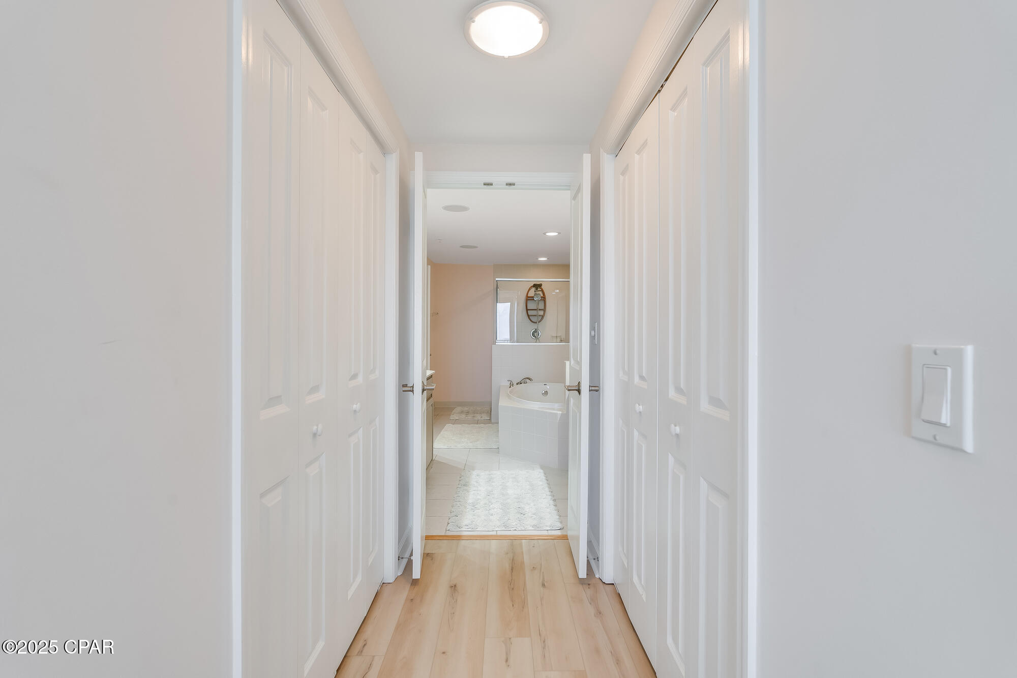 Image 31 For 8601 Surf Drive 11w