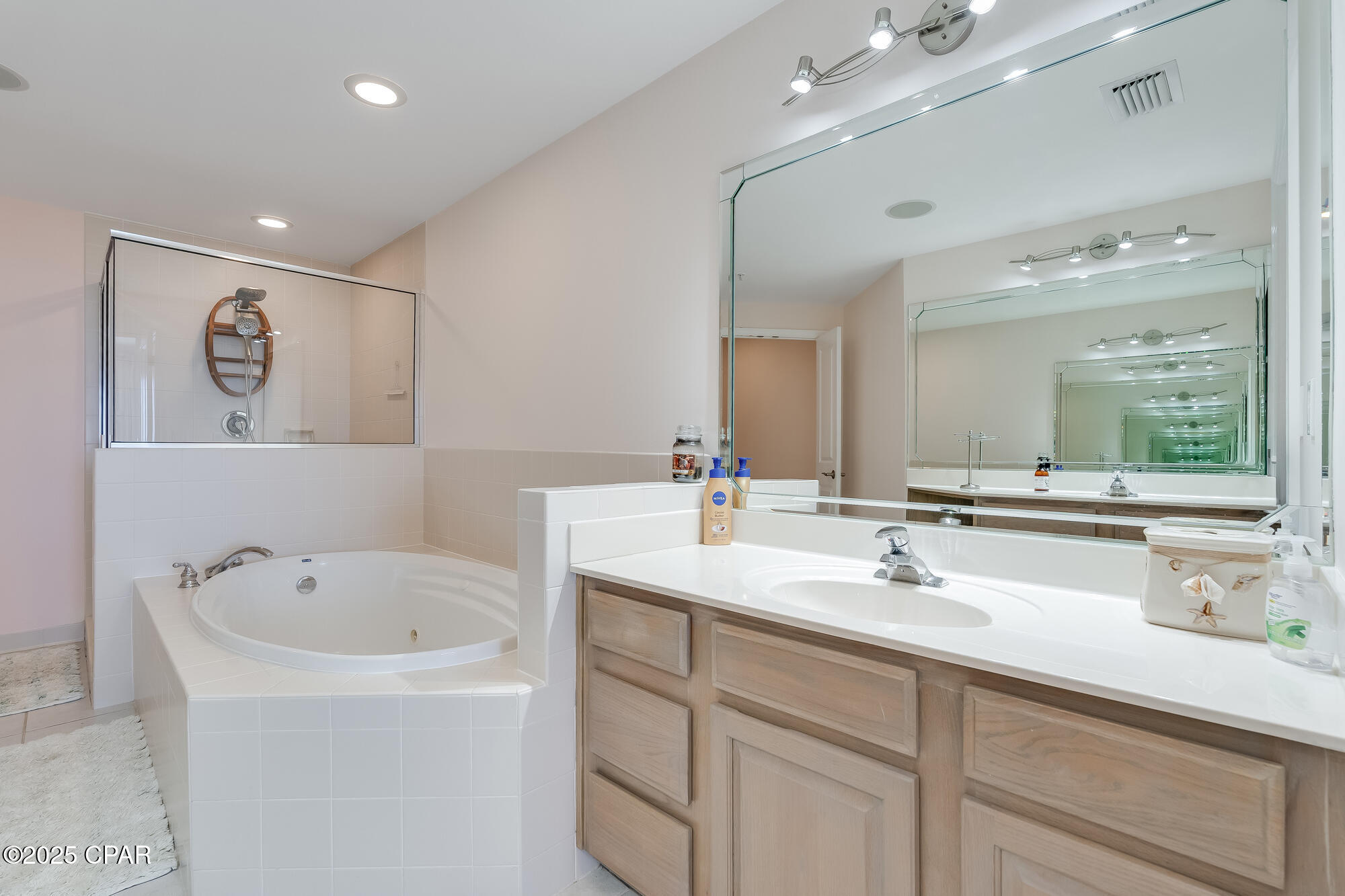 Image 32 For 8601 Surf Drive 11w