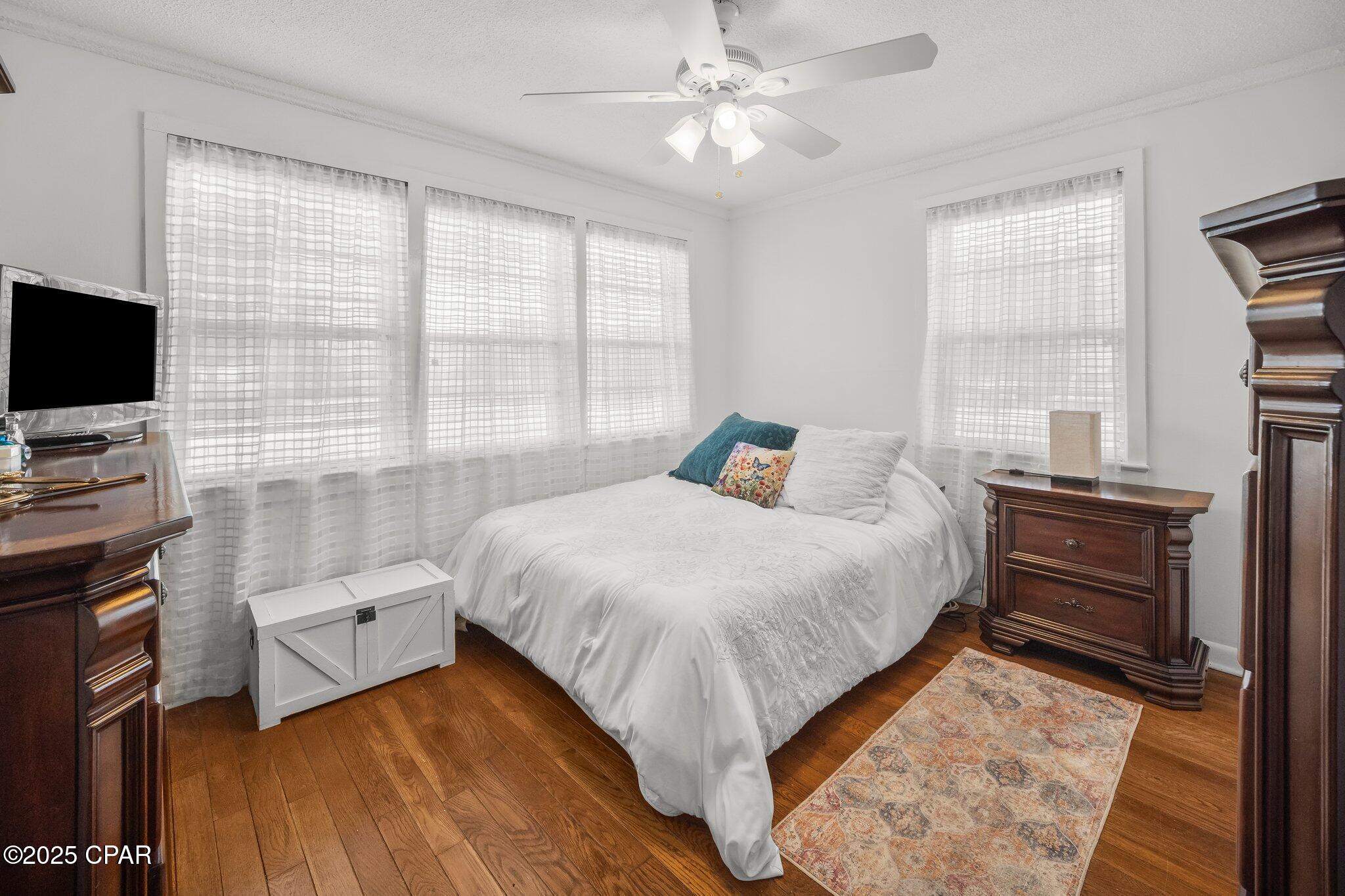 Image 10 For 221 Cove Boulevard