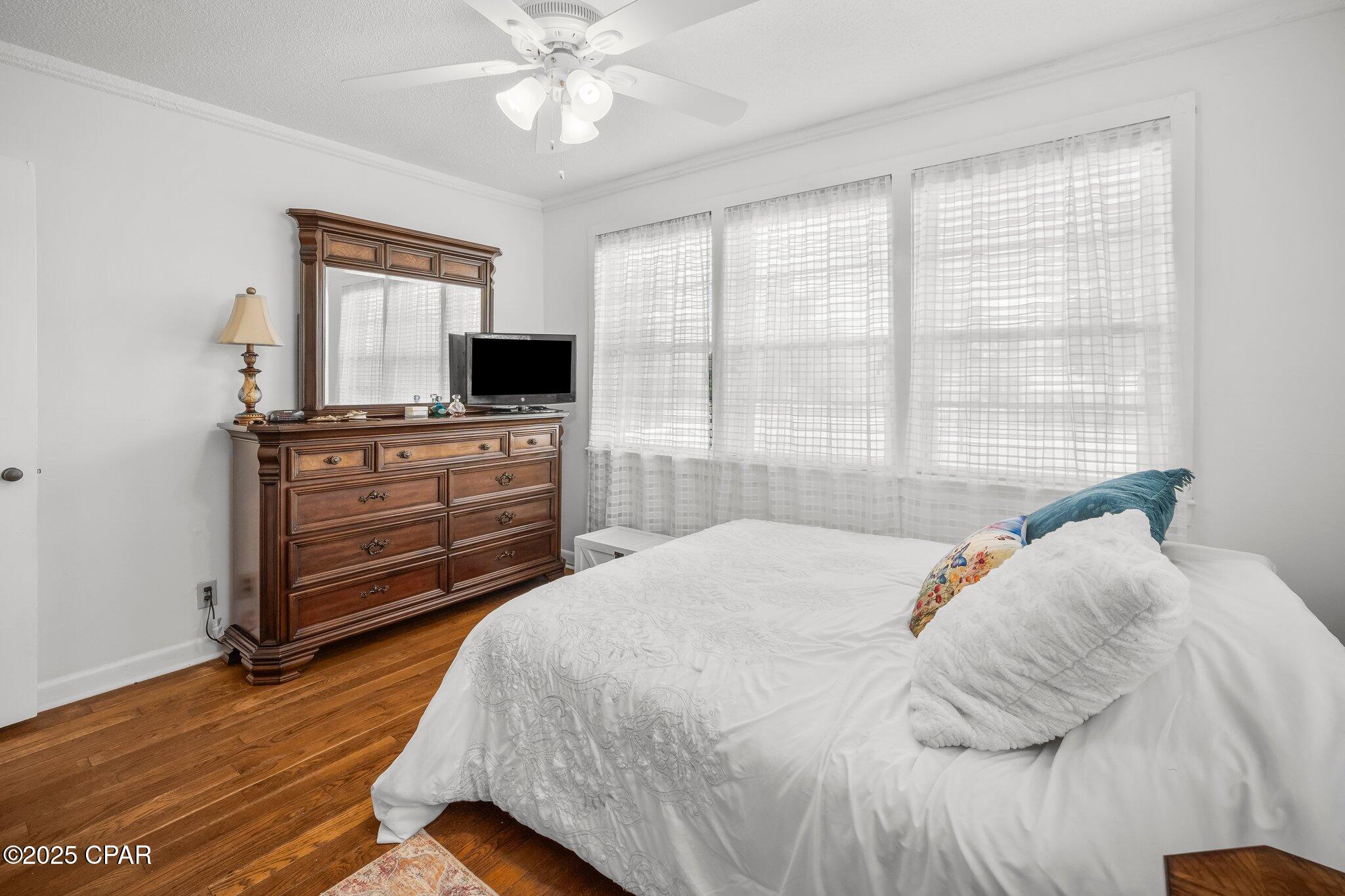 Image 11 For 221 Cove Boulevard