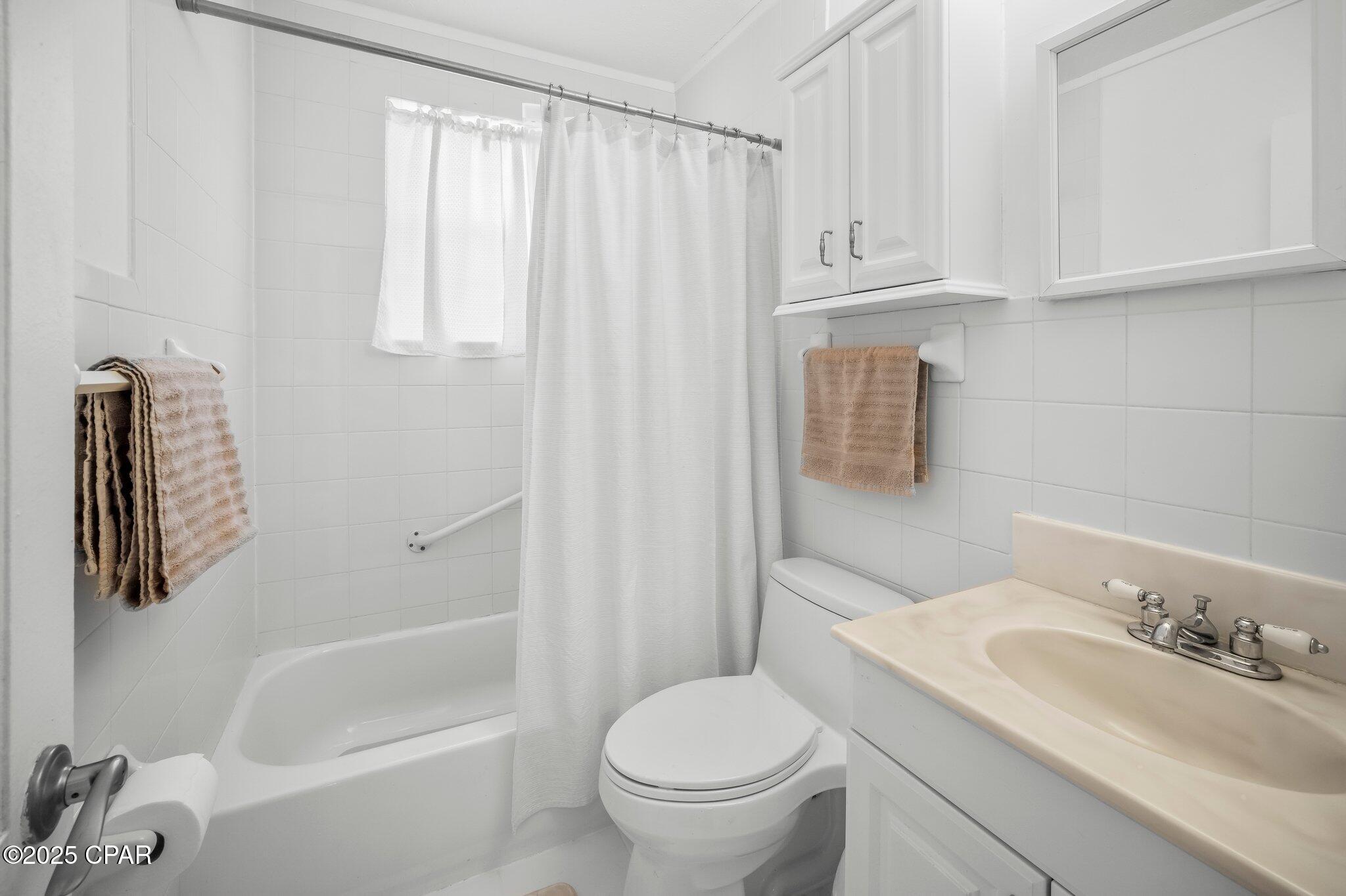 Image 13 For 221 Cove Boulevard