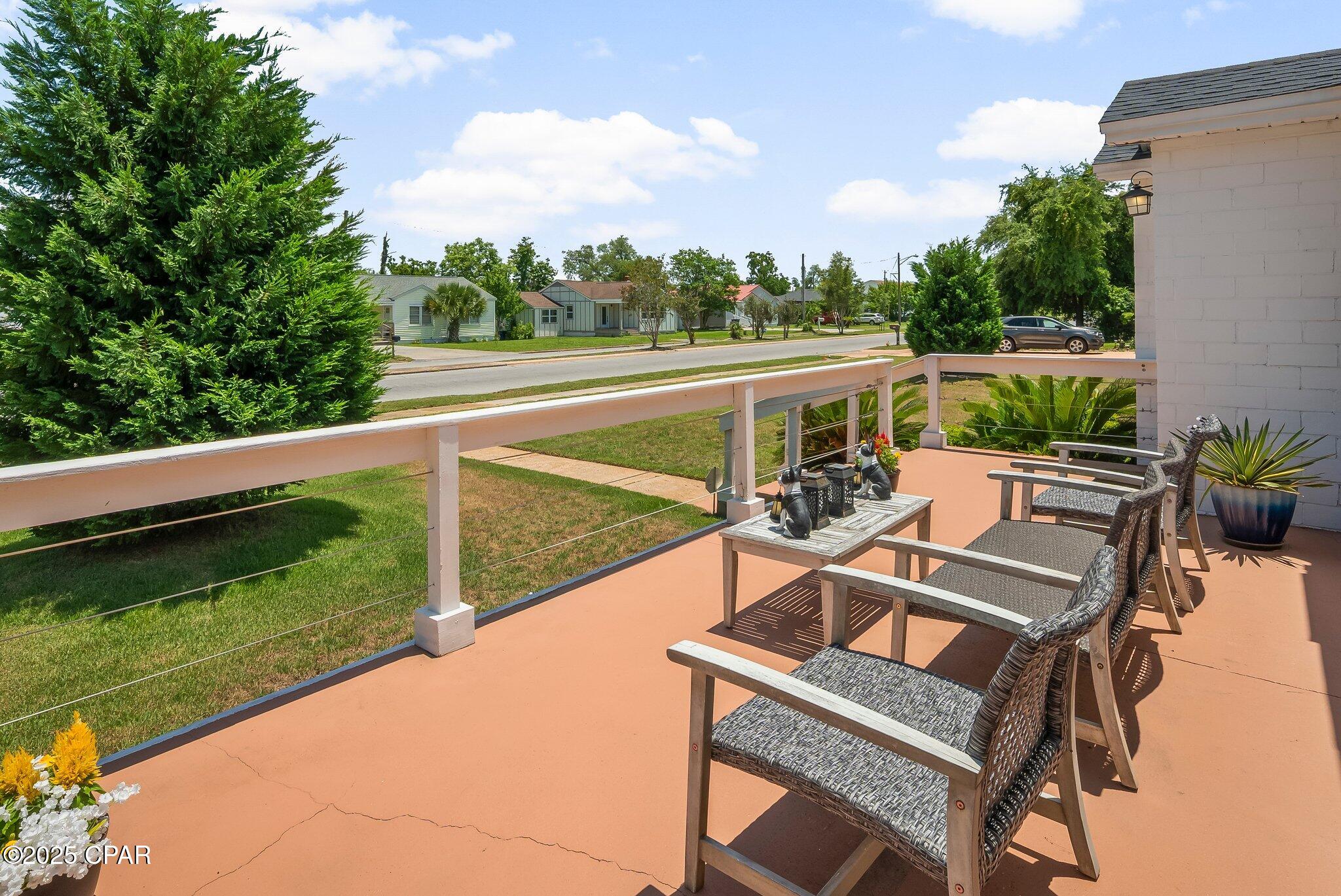 Image 2 For 221 Cove Boulevard