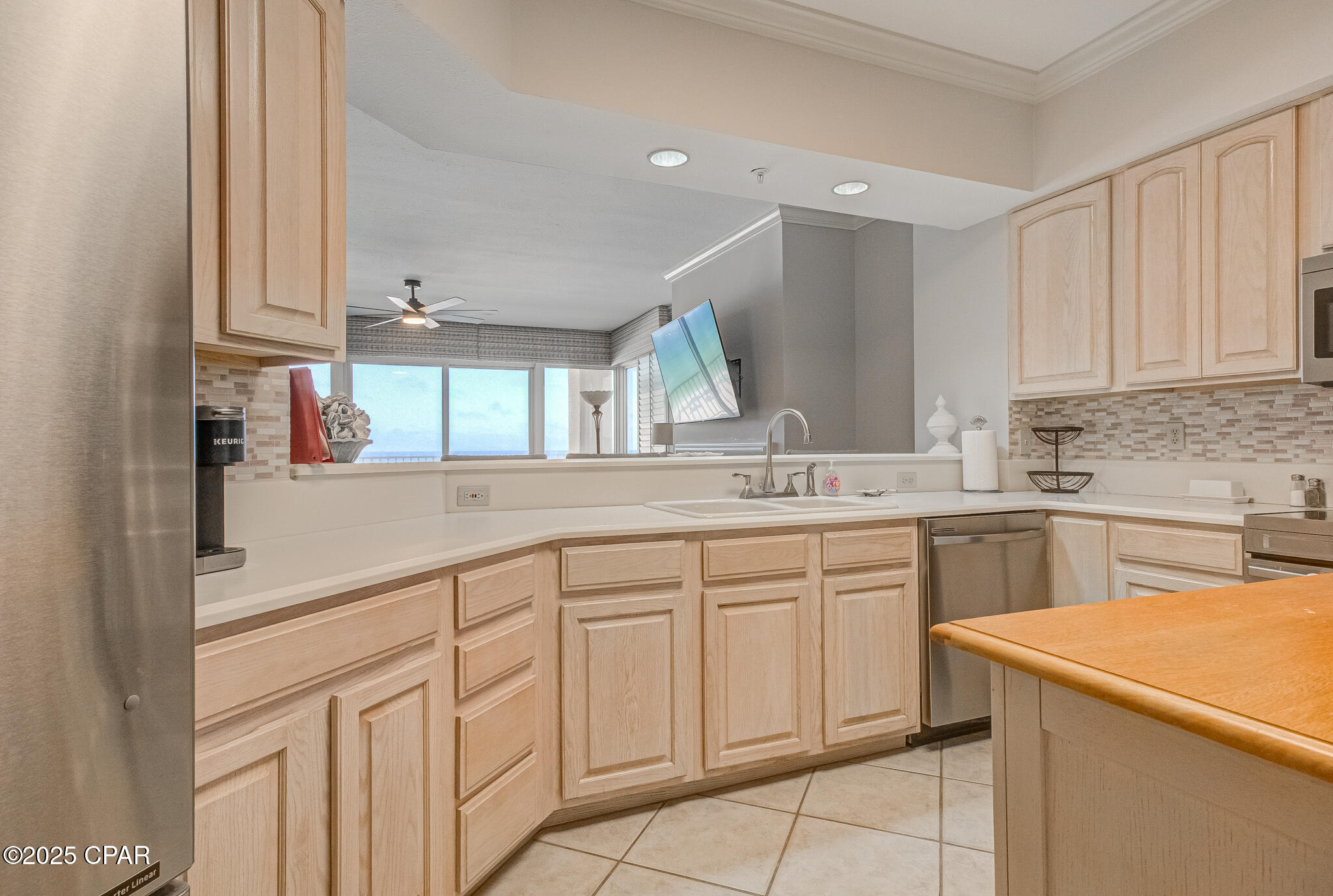 Image 11 For 8601 Surf Drive 2w