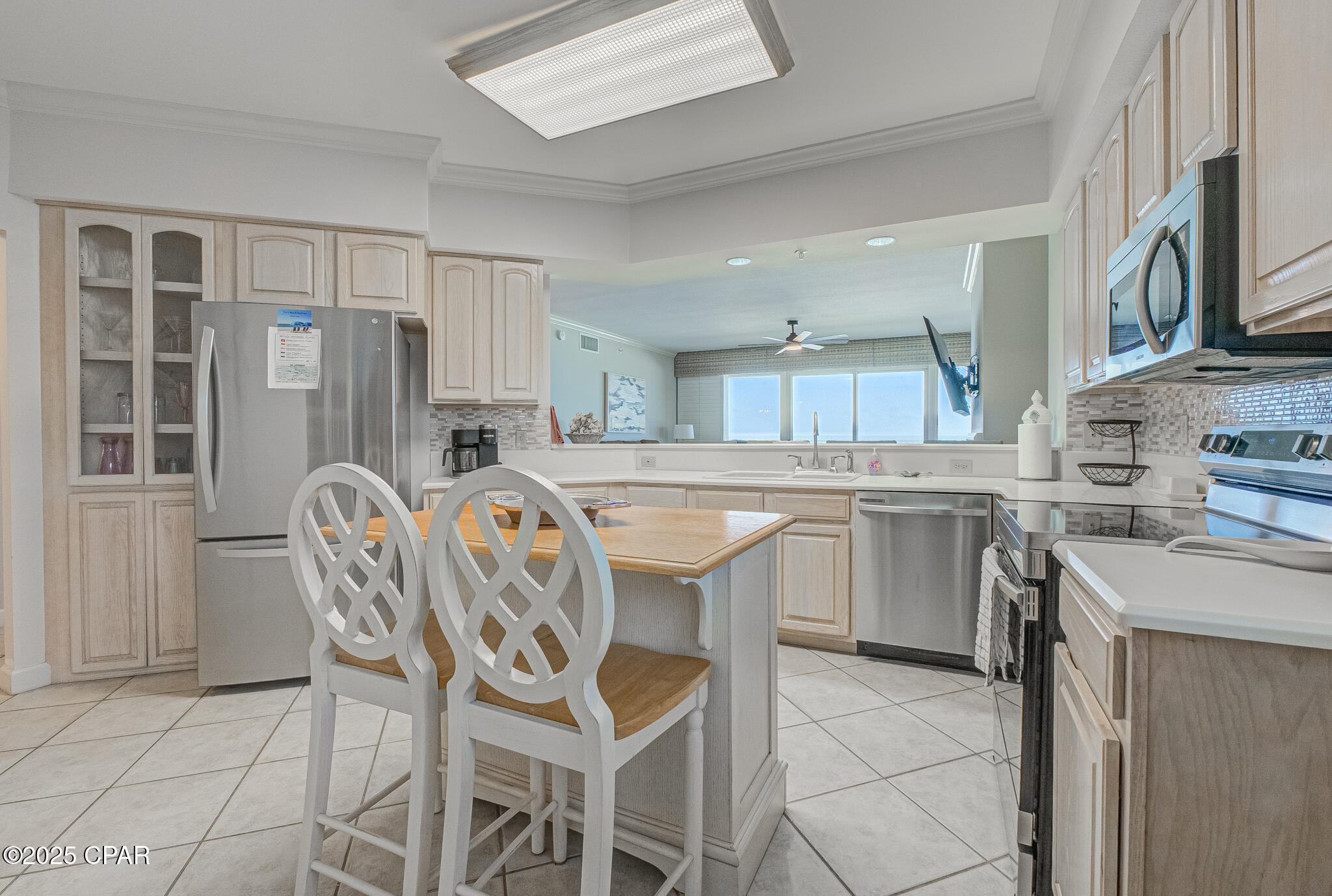 Image 12 For 8601 Surf Drive 2w