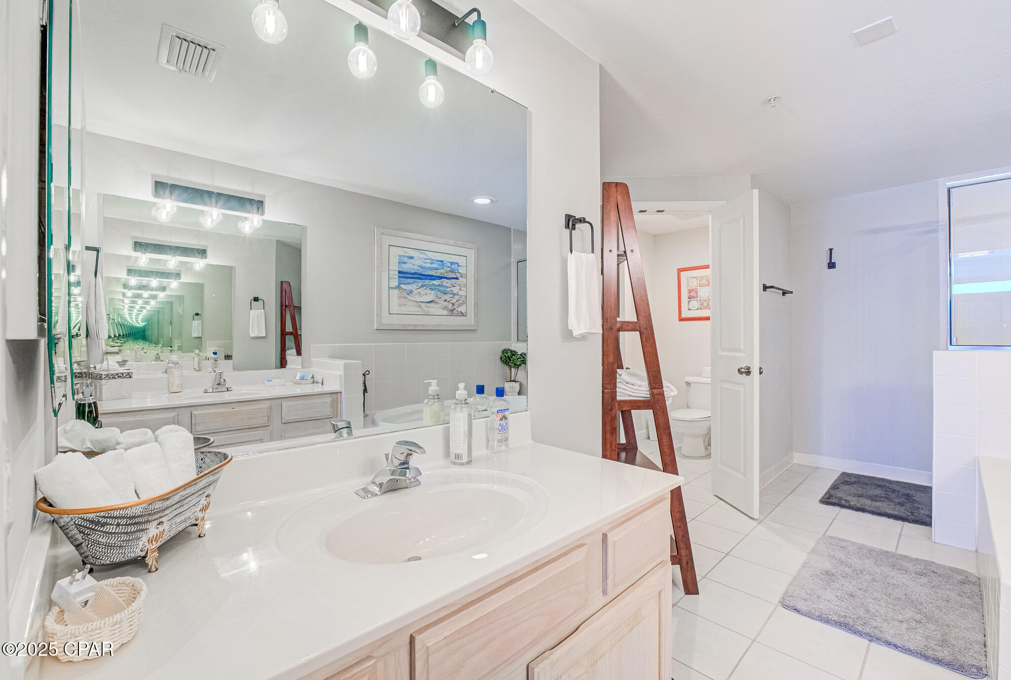 Image 18 For 8601 Surf Drive 2w