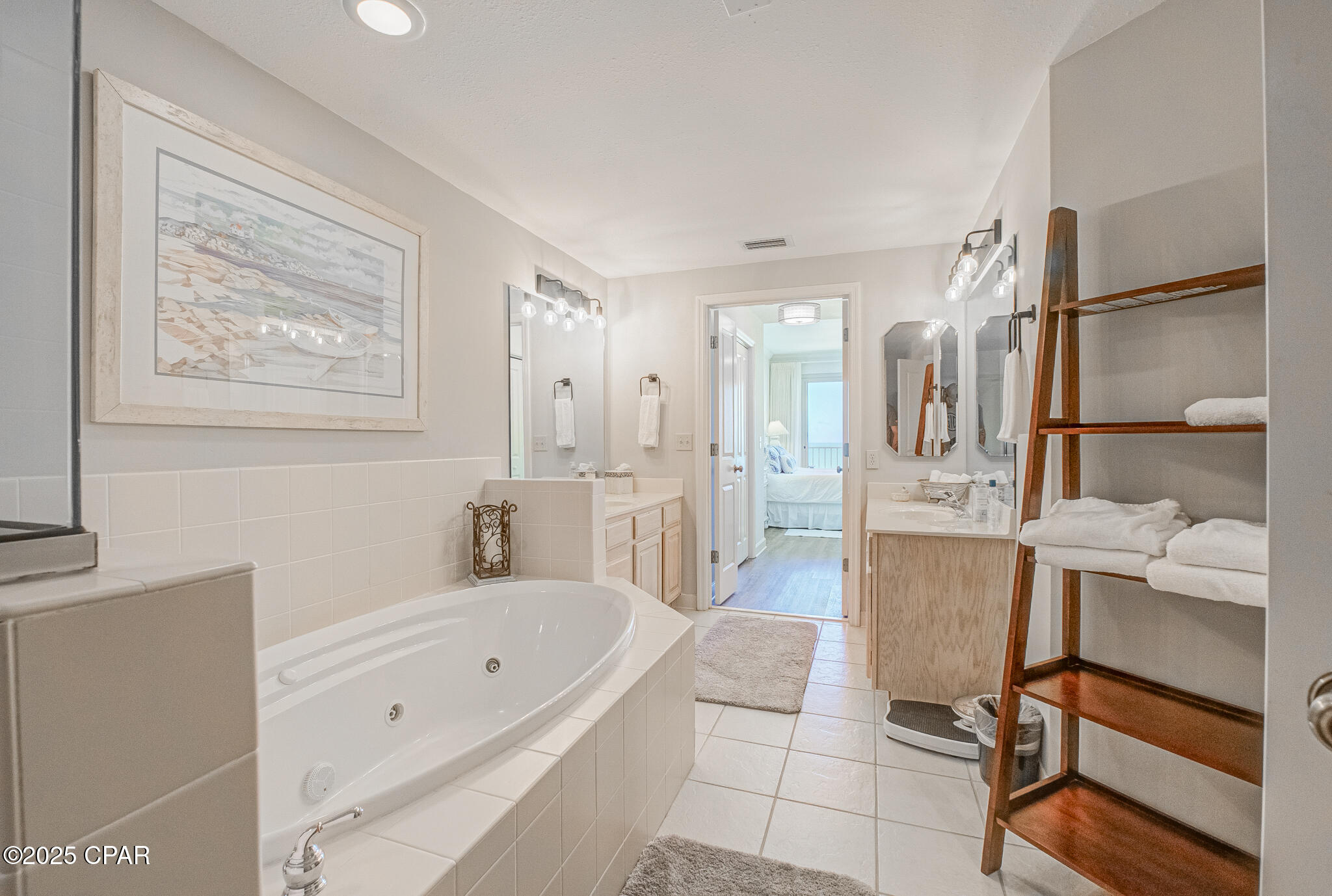 Image 20 For 8601 Surf Drive 2w