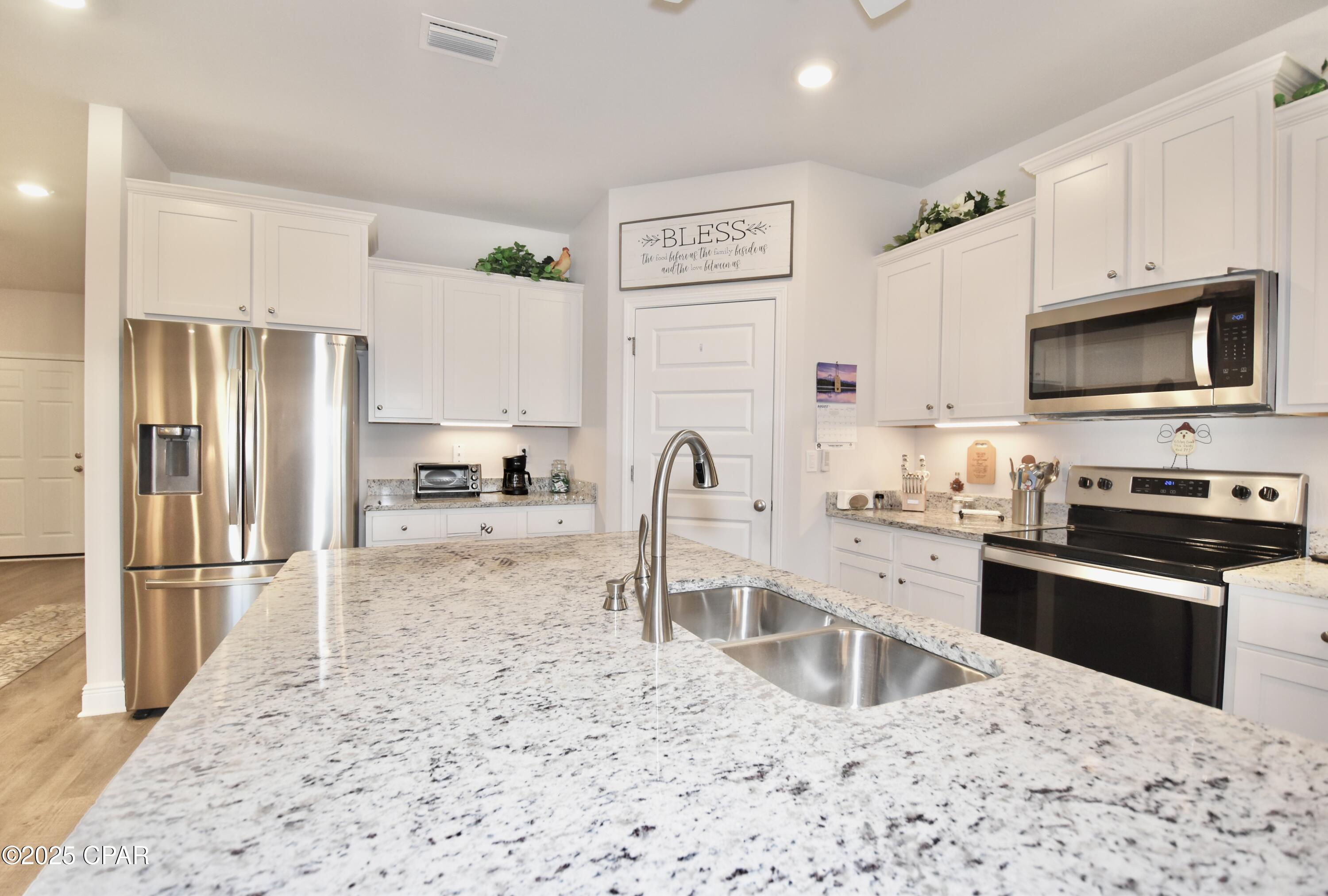 6eyoctqzhkzwbnpz_b_lcc29ei0zppnecyqggtsa3iy